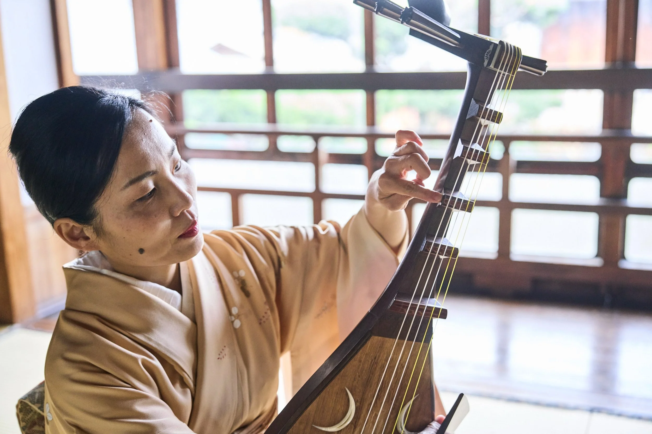 13-FUKUOKA_BiwaLute_OgataChōka_2560px_060.jpg