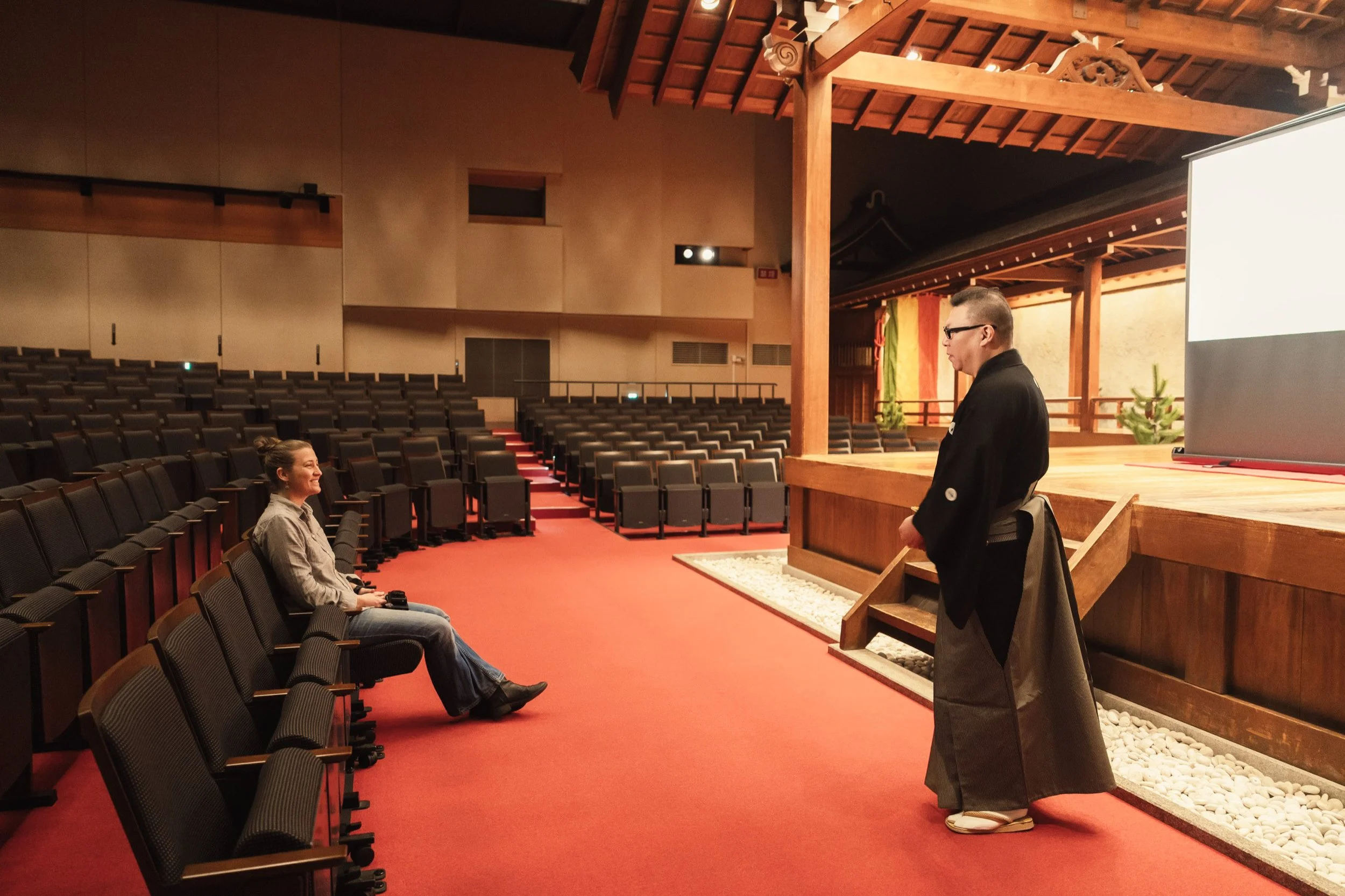 2-OSAKA_NohTheater_Ōtsuki_2560px_009.jpg