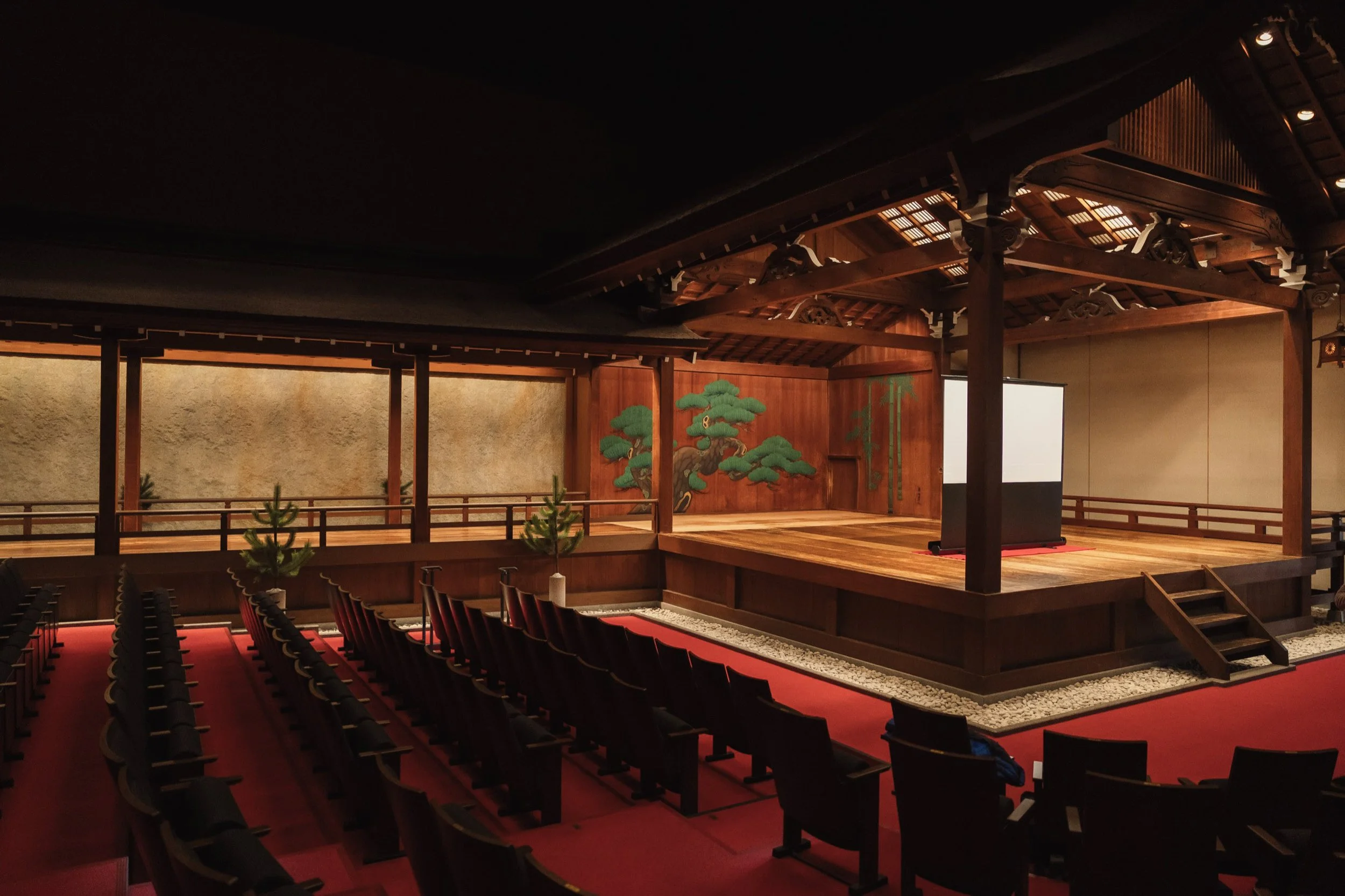 5-OSAKA_NohTheater_Ōtsuki_2560px_001.jpg