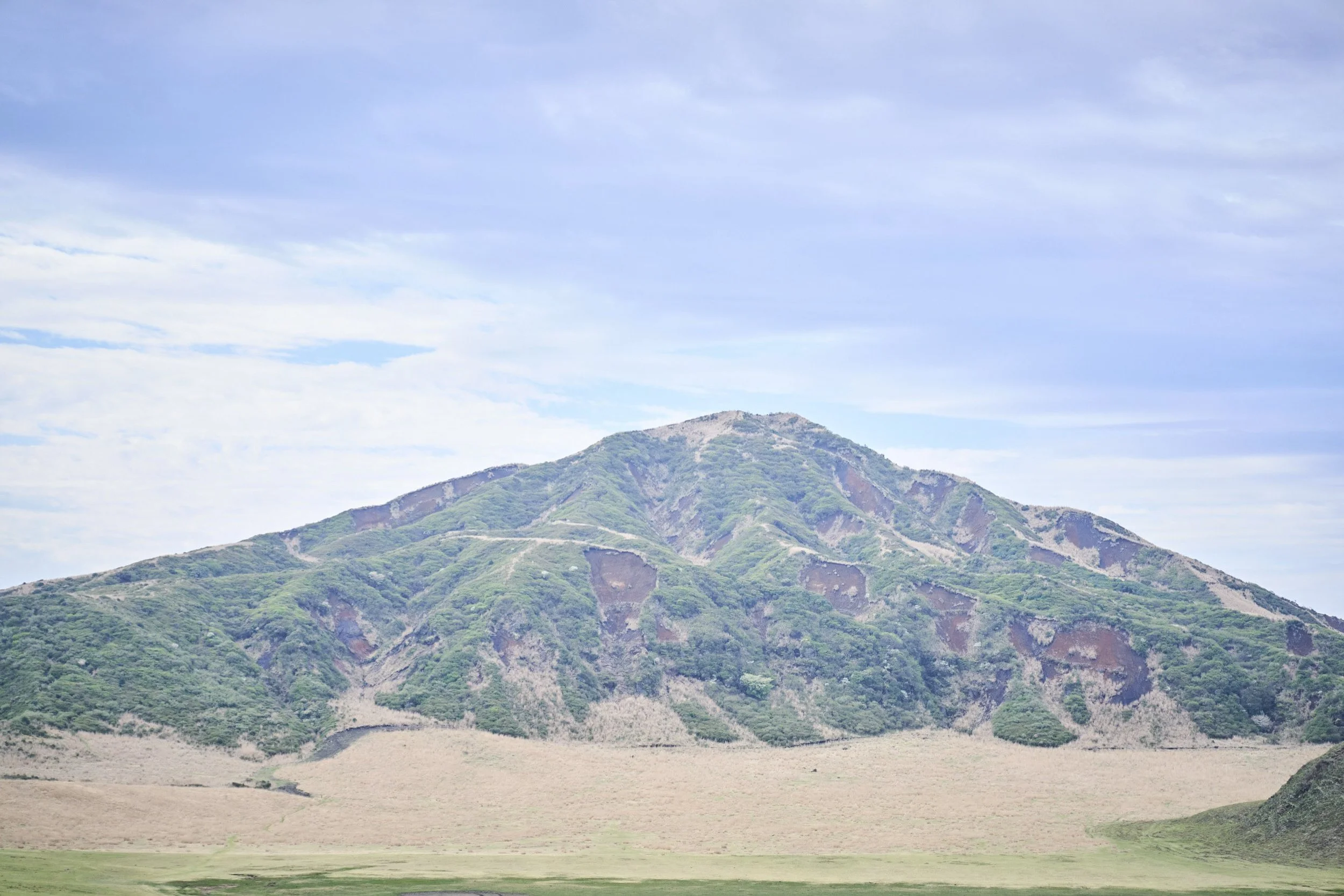 2-JP-43-HIKE-01_E-BikeMtAso_WakuWakuOFFICEAsoBeTai_2560px_013.jpg