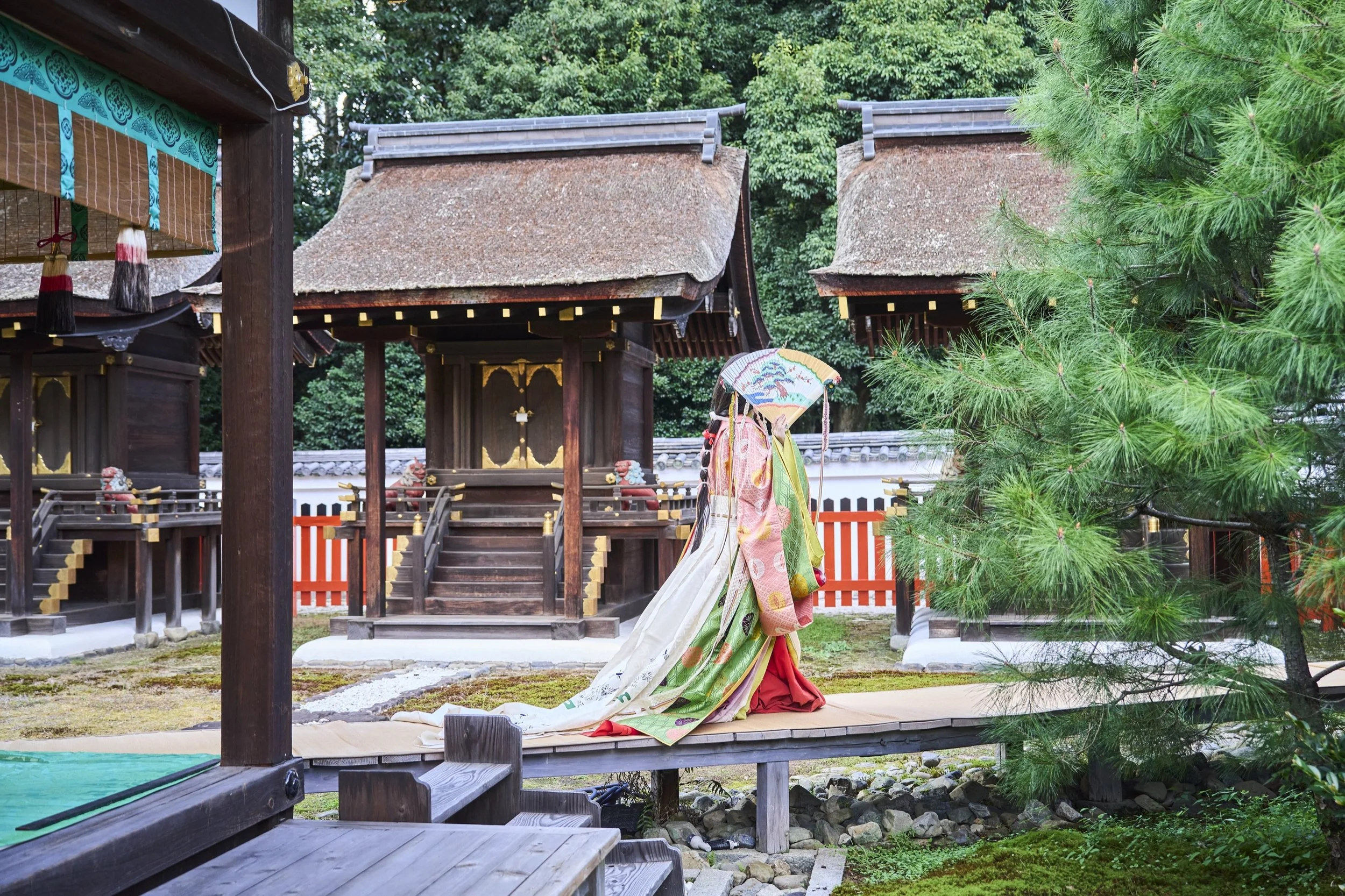 20-KYOTO_Jūnihitoe_ShimogamoJinja_2560px_108.jpg