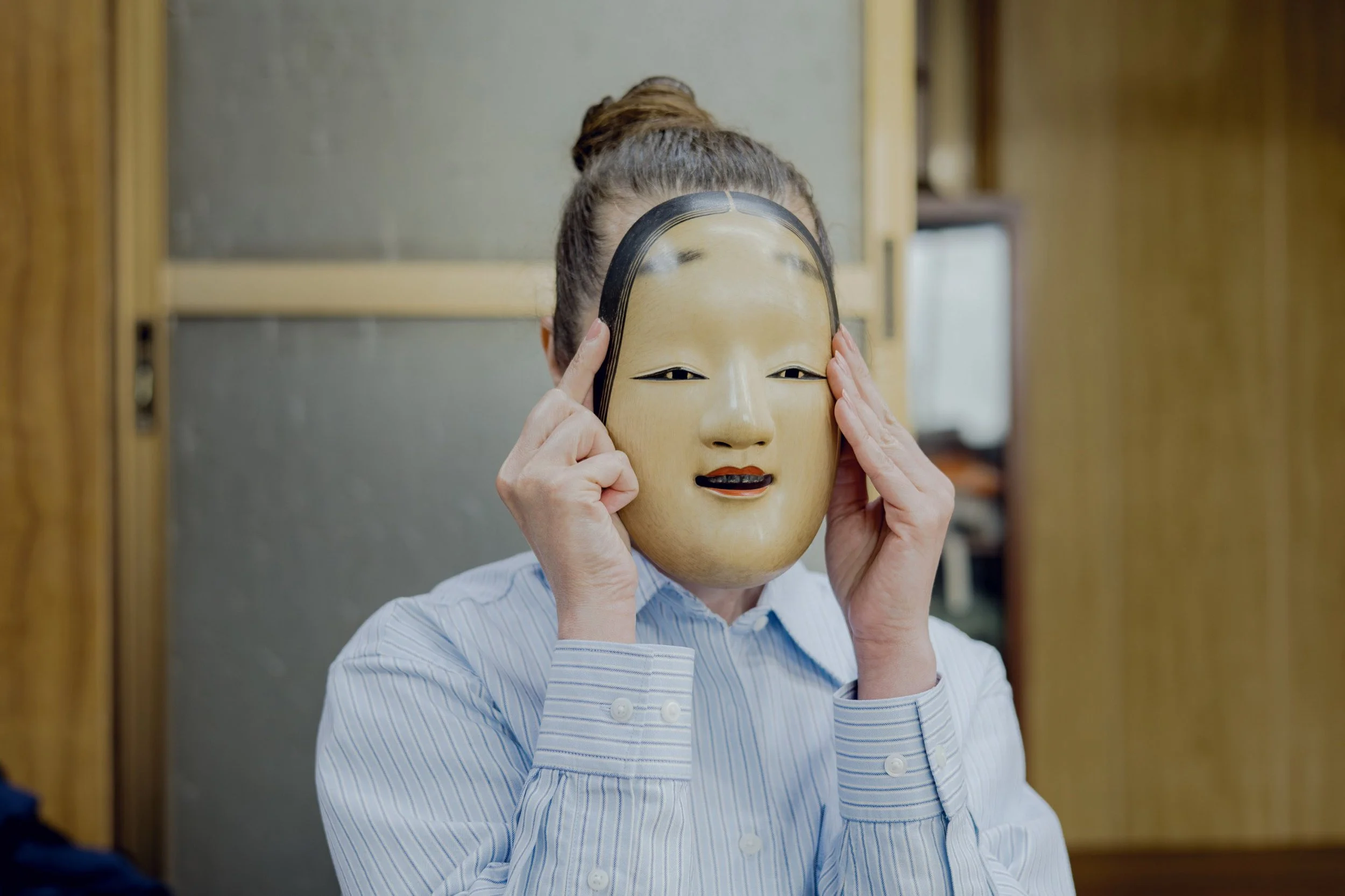 11-NARA_NohMaskMaking_MaruoManjirō_2560px_046.jpg