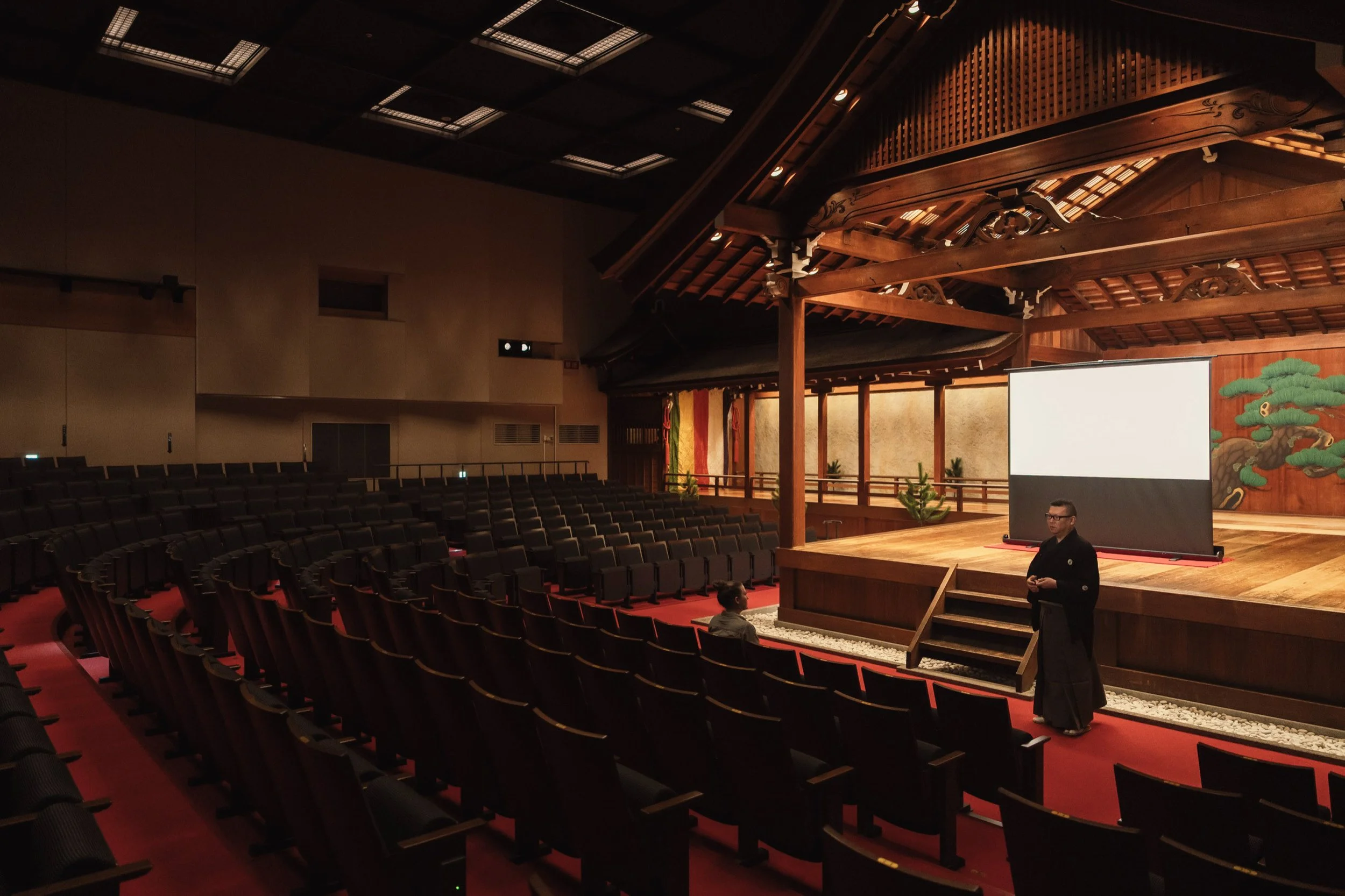 3-OSAKA_NohTheater_Ōtsuki_2560px_012.jpg