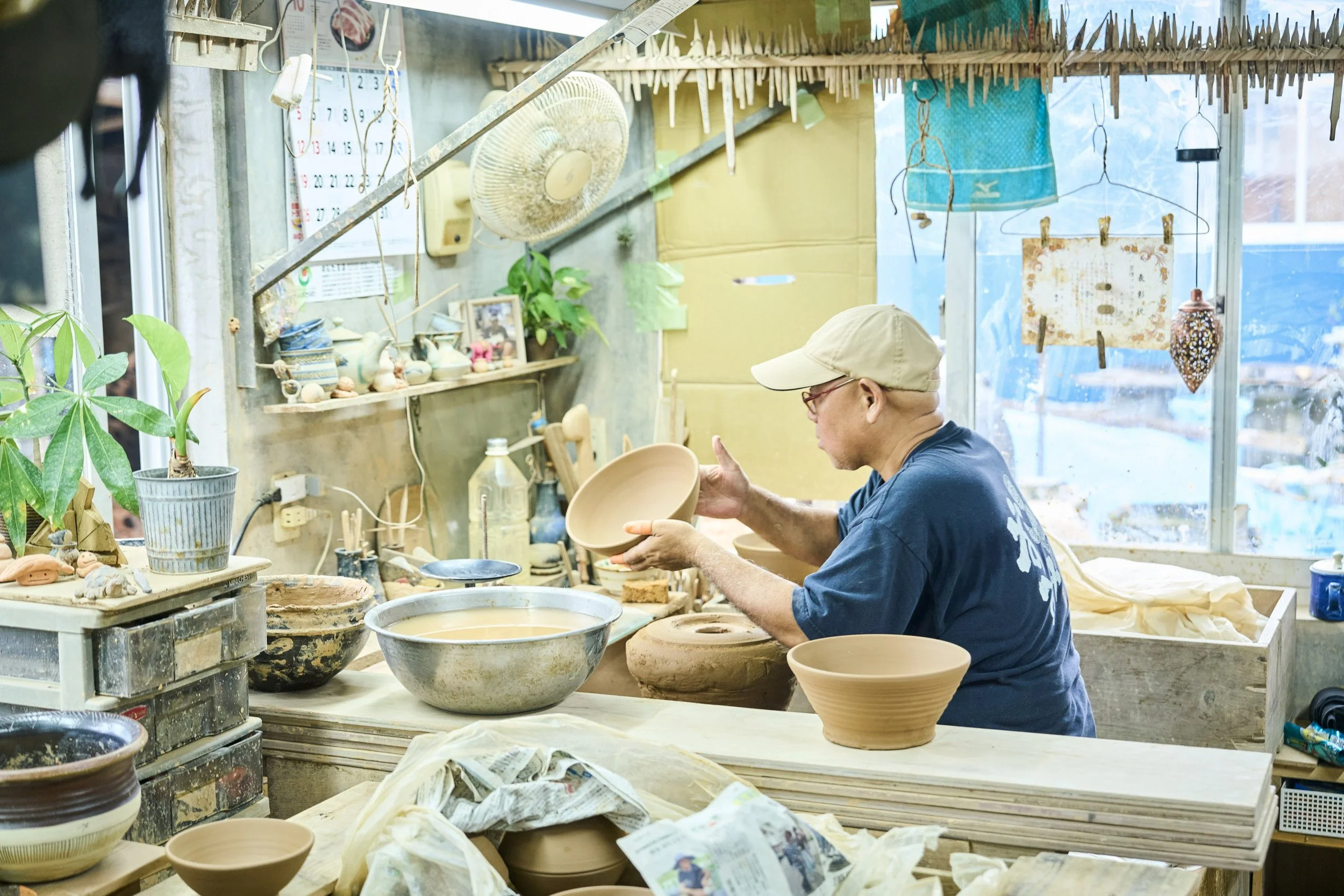 16-OKINAWA_Pottery_Tōshingama_2560px_091.jpg