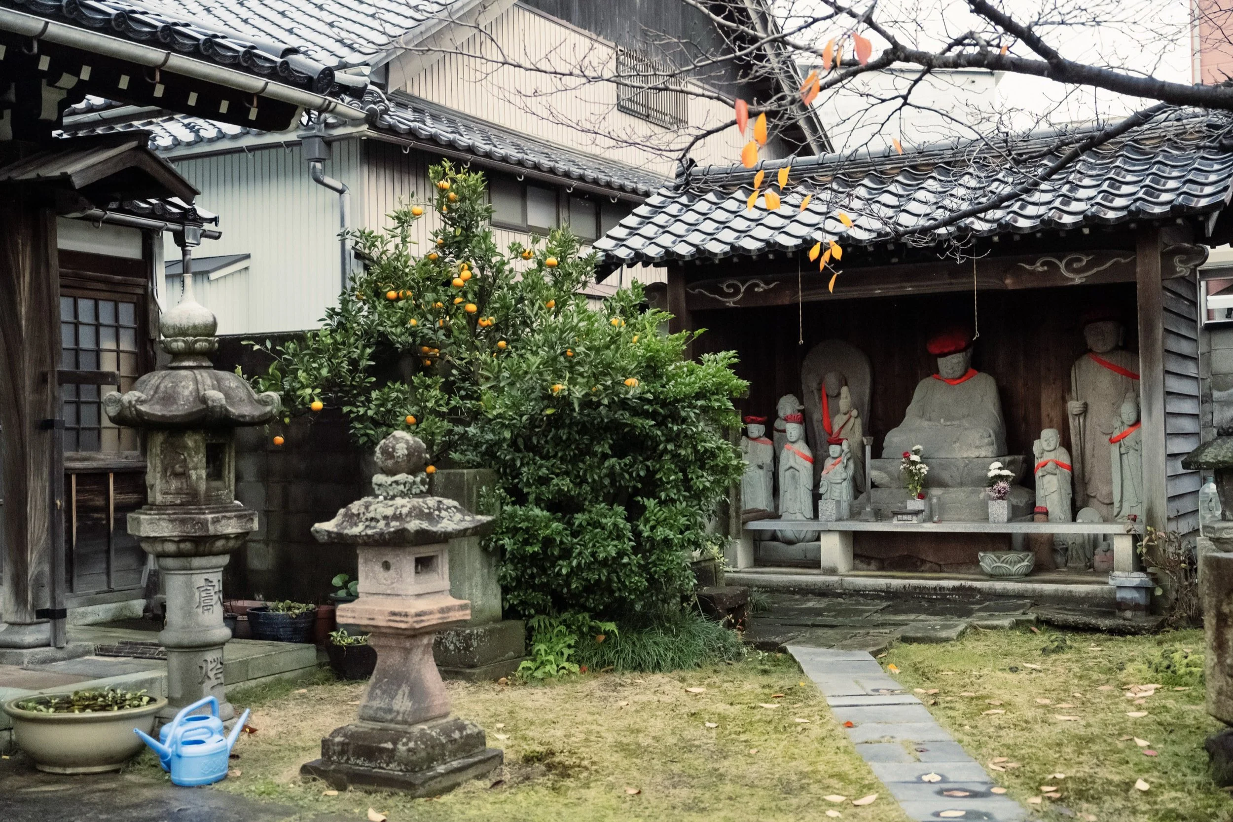 1-KANAZAWA_Zazen_Sōzenji_2560px_001.jpg