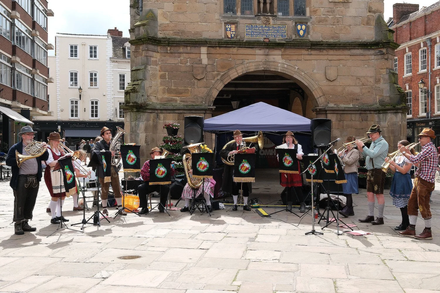 Versprung Durch Oompah Band in The Square