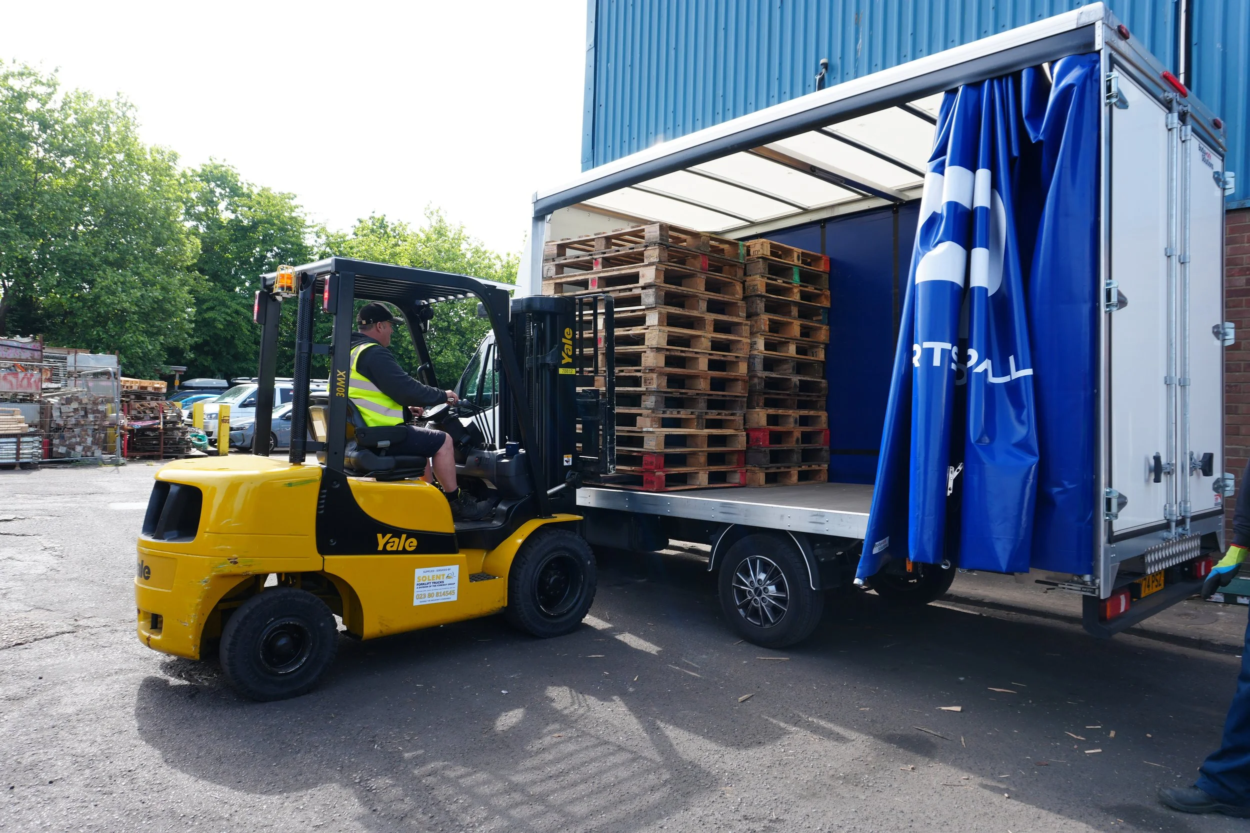 A vs B vs C Grade Pallets Explained: Which Grade is Right for Your Operation?