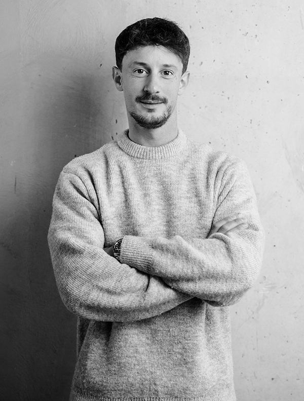 Schwarz-weiß-Collage des AutoProff-Teams – engagierte Expertinnen und Experten für digitalen, sicheren und transparenten Fahrzeughandel.