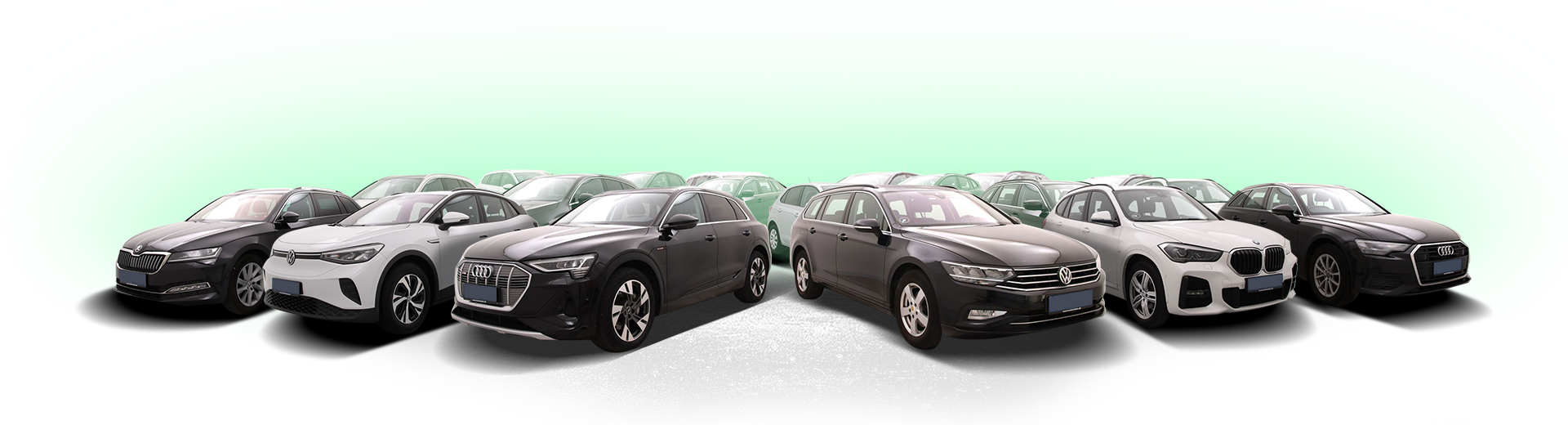 Reihe verschiedener Gebrauchtwagen von Marken wie Škoda, Volkswagen, Audi und BMW vor grünem Hintergrund – zeigt die vielfältige Fahrzeugauswahl bei AutoProff.