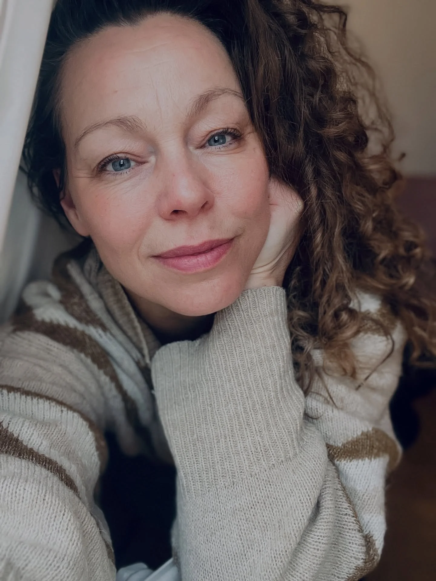 🌕 Gratitude all the way into my heart.
Yesterday was the final day of my 3-day challenge and we ended with a soft, heart-coherence breathwork meditation.
Almost 70 people signed up.
Some joined live, others on replay (which stays up for 7 more days