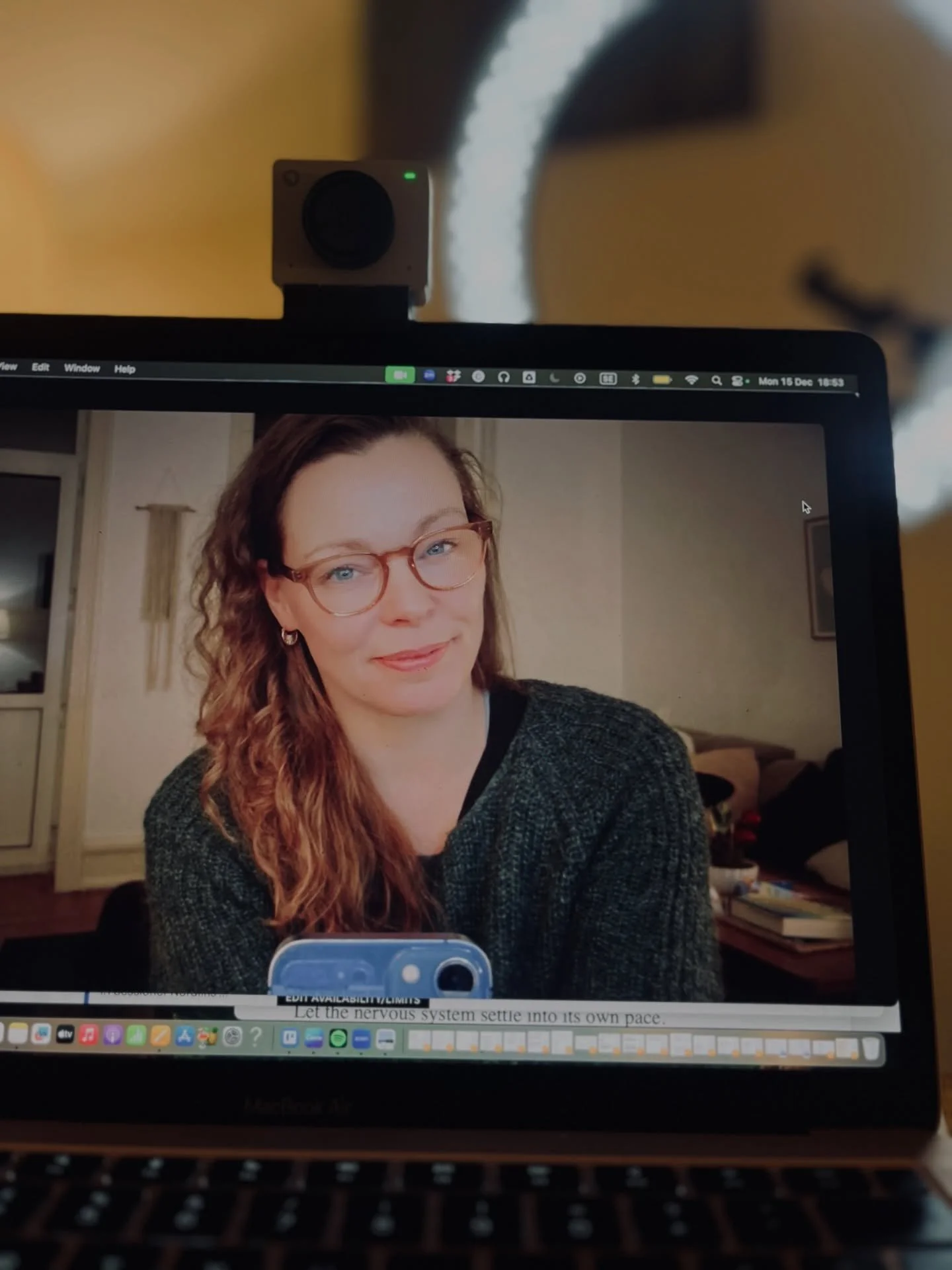 N&aring;r kroppen bliver dit kompas, bliver dine valg tydeligere.

Denne uge afslutter vi Energetic Groundwork. 
N&aring;r et forl&oslash;b n&aelig;rmer sig sin afslutning, bliver det ofte tydeligt, hvad der faktisk har flyttet sig. 

Gennem de her u