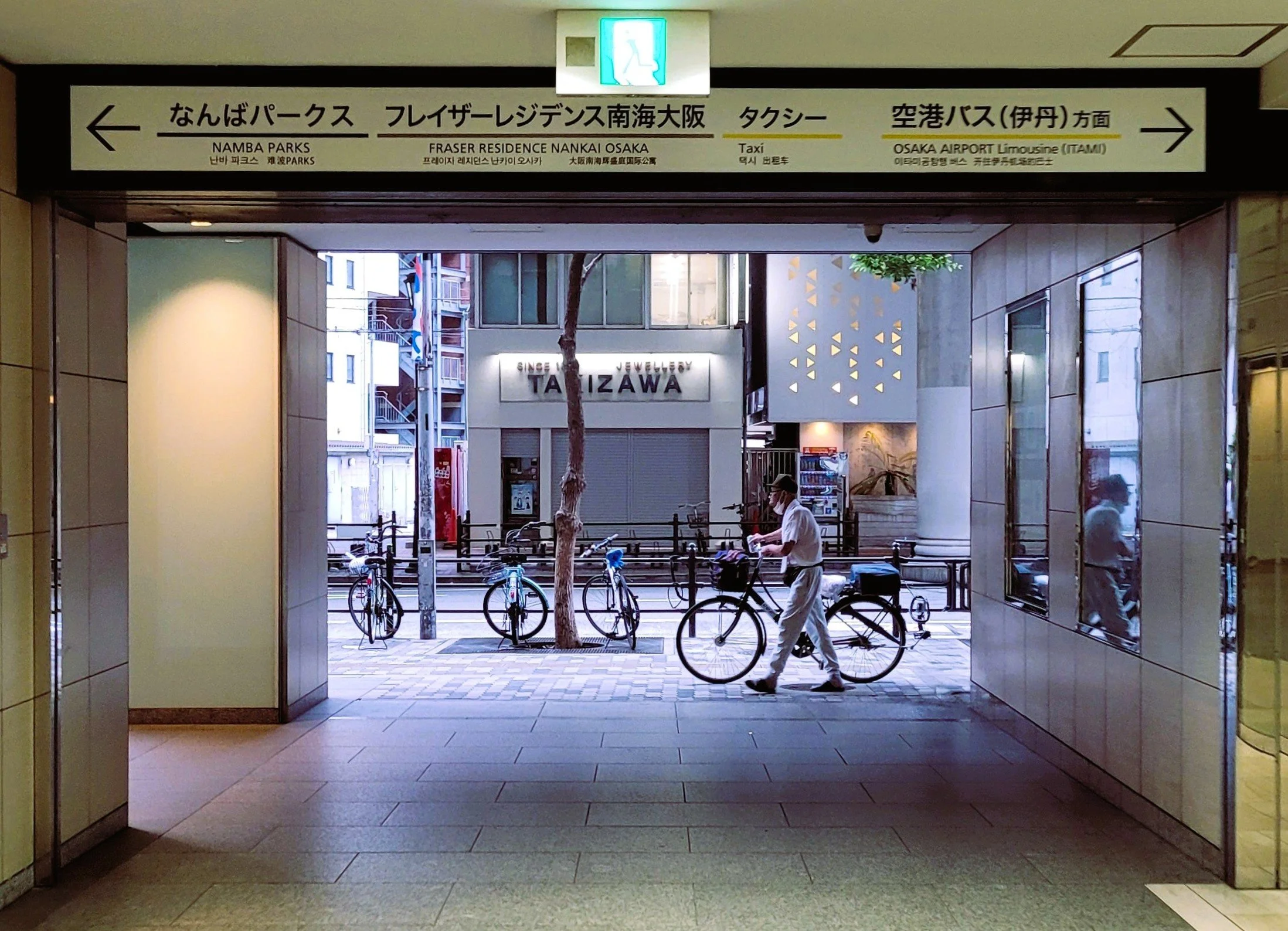 f couret phoography osaka (5).jpg