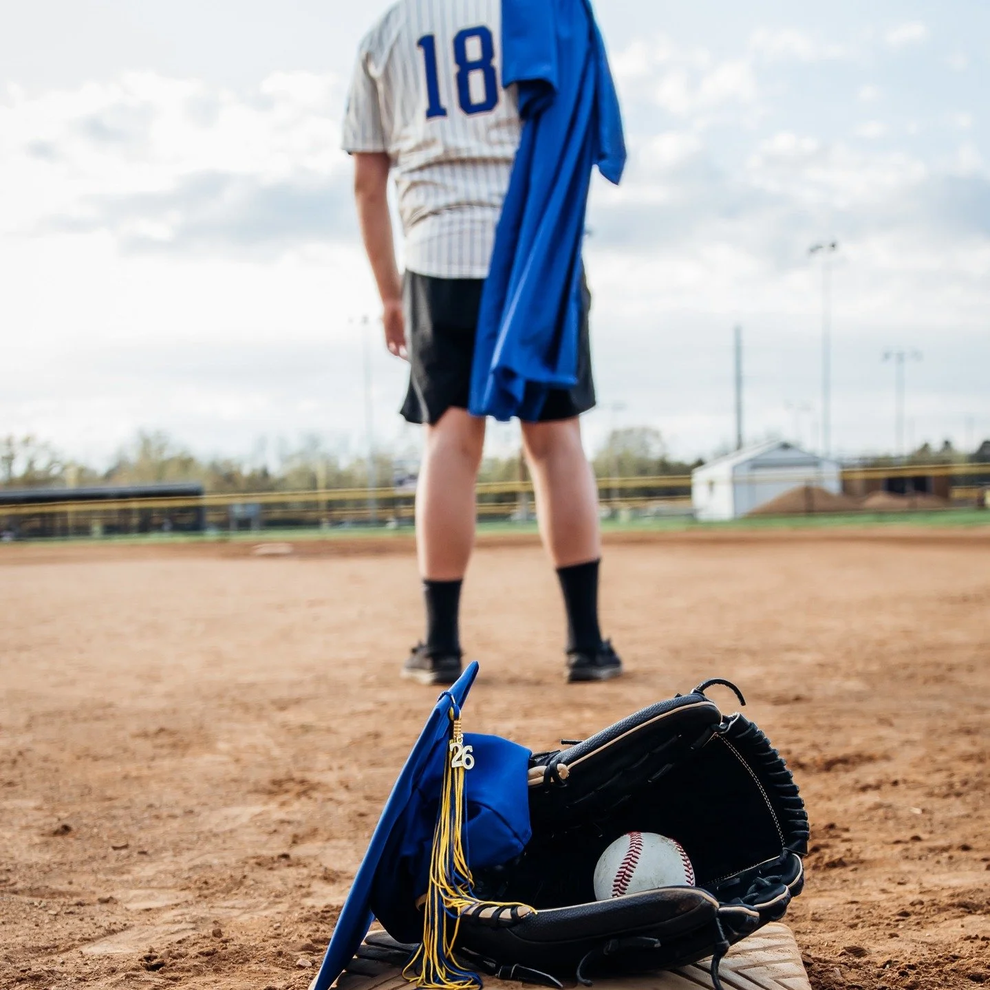 There&rsquo;s something special about senior year&mdash;especially under the lights and out on the field ⚾️🔥

Senior photos aren&rsquo;t just about marking the end of a chapter&mdash;they&rsquo;re about celebrating everything it took to get here.
Cl