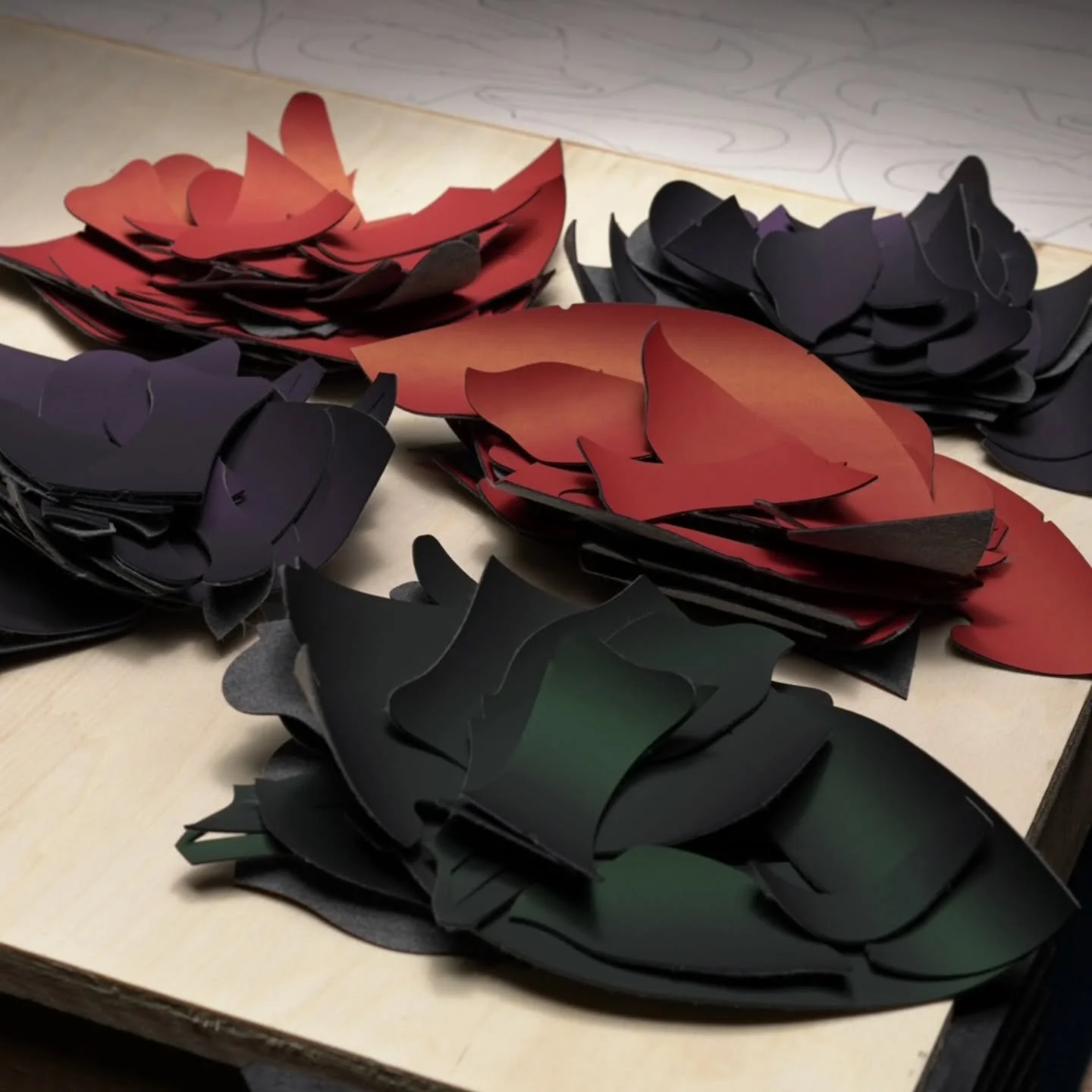 For every outer piece, there’s an inner layer that makes it whole.
Prepping takes time, but that’s where the build begins.
Featuring Green Shift, Lava, and Magenta — the new premium cactus leather from @desserto.pelle 🌿
#shoemak