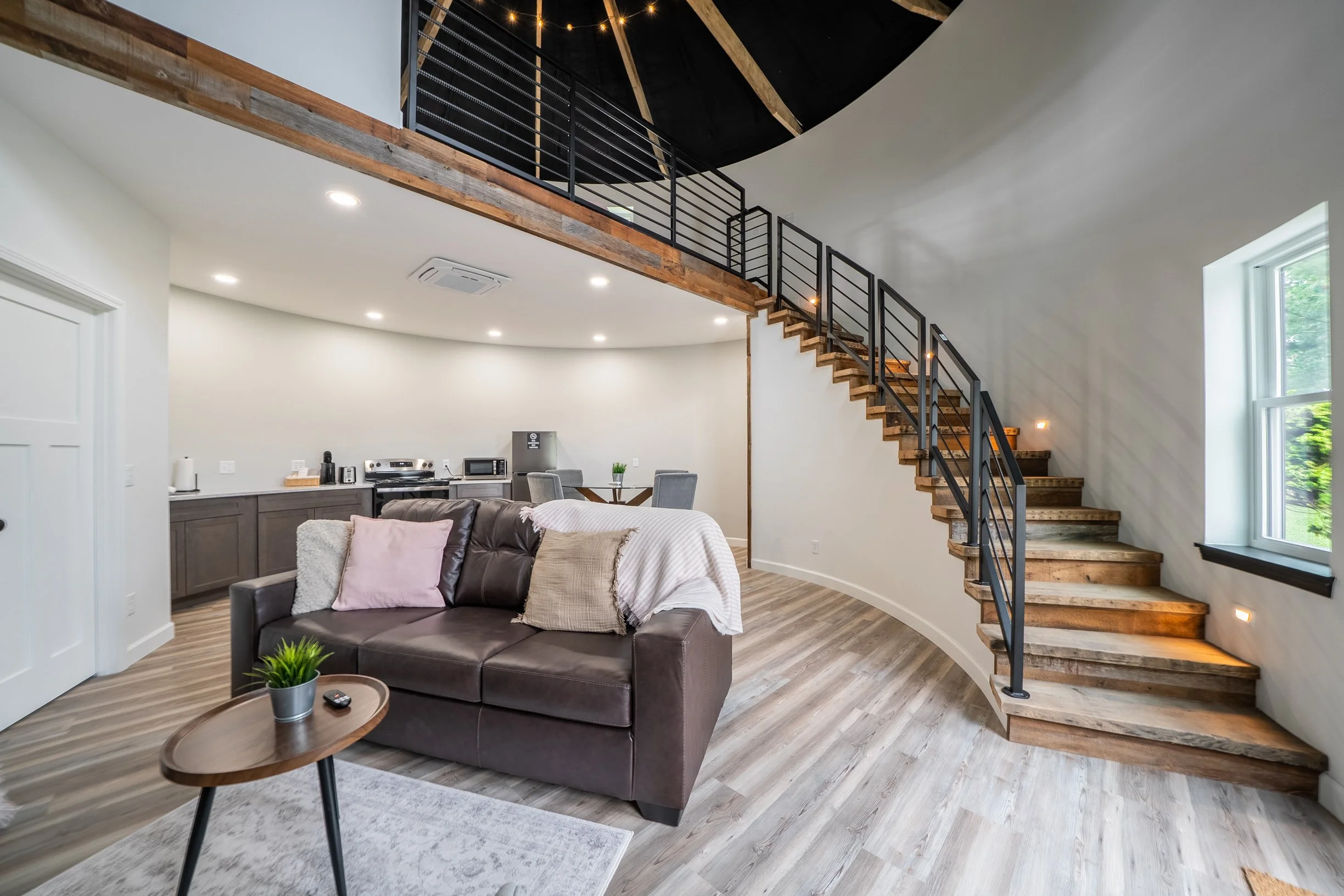Loft, Taylor Bin