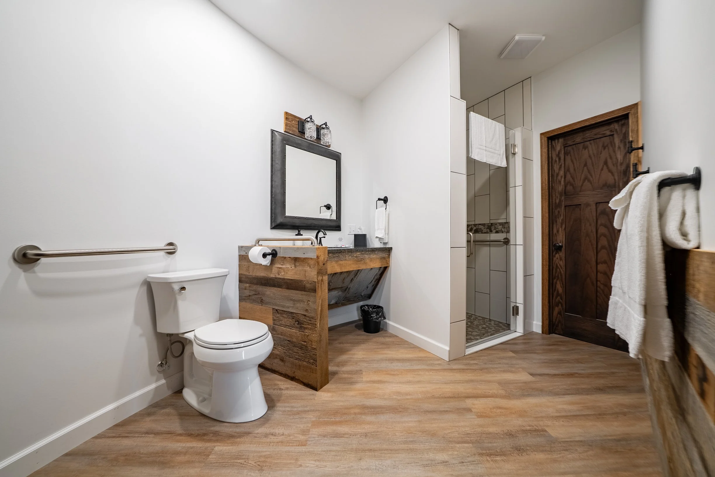 Big Bin Bath Room