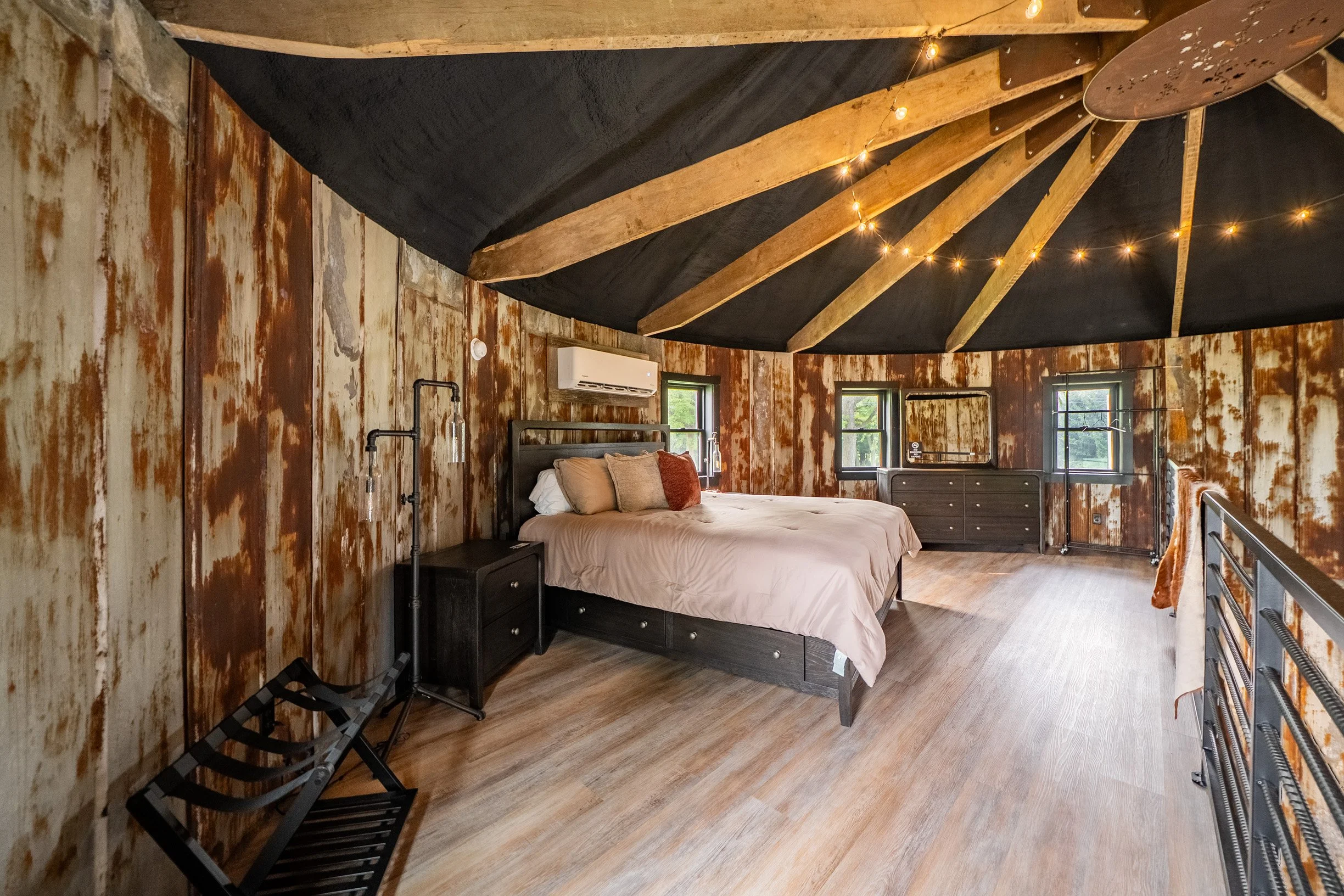 Big Bin Loft, Bed