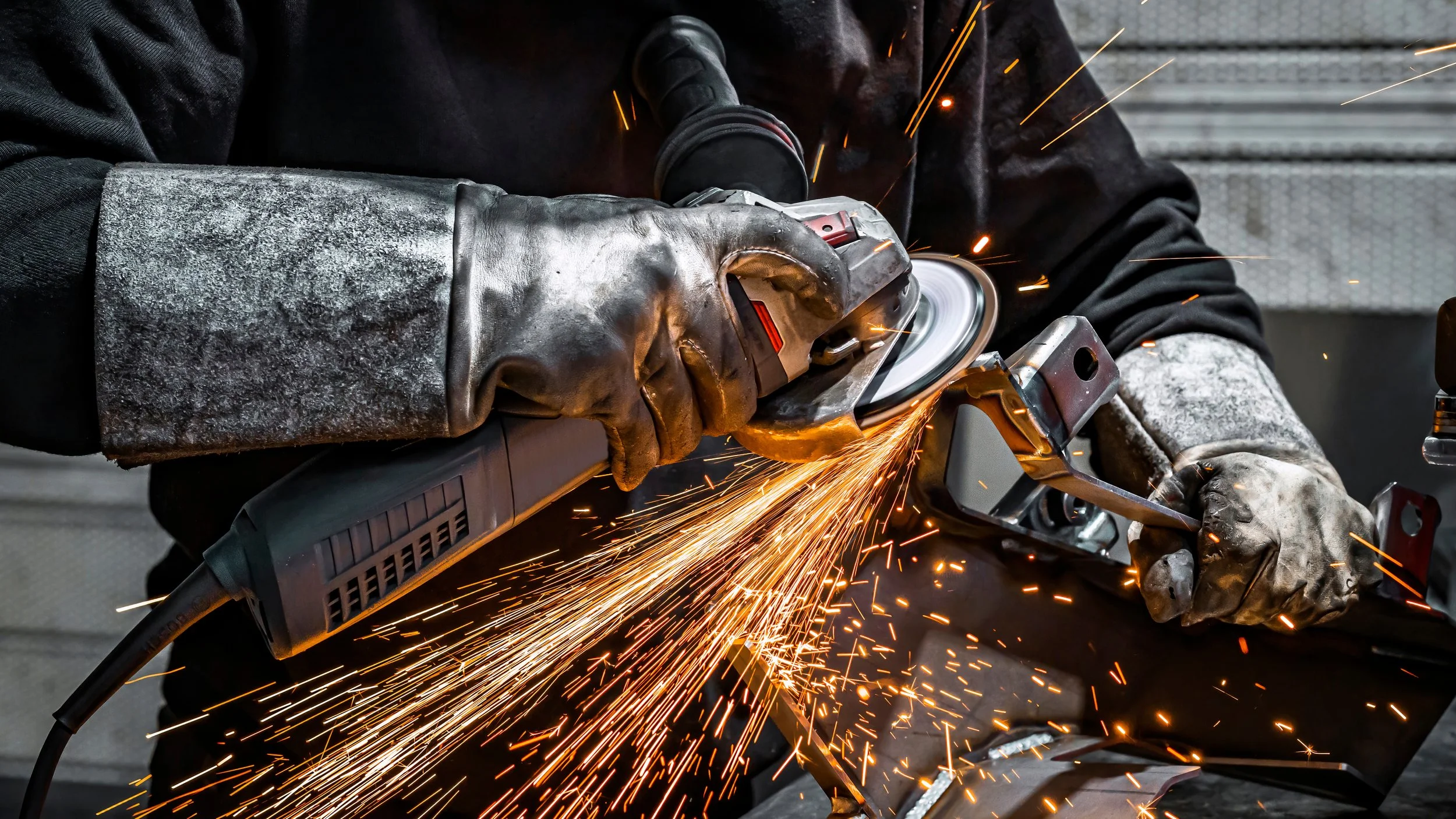 Smerigliatura di componenti metallici per assemblaggio