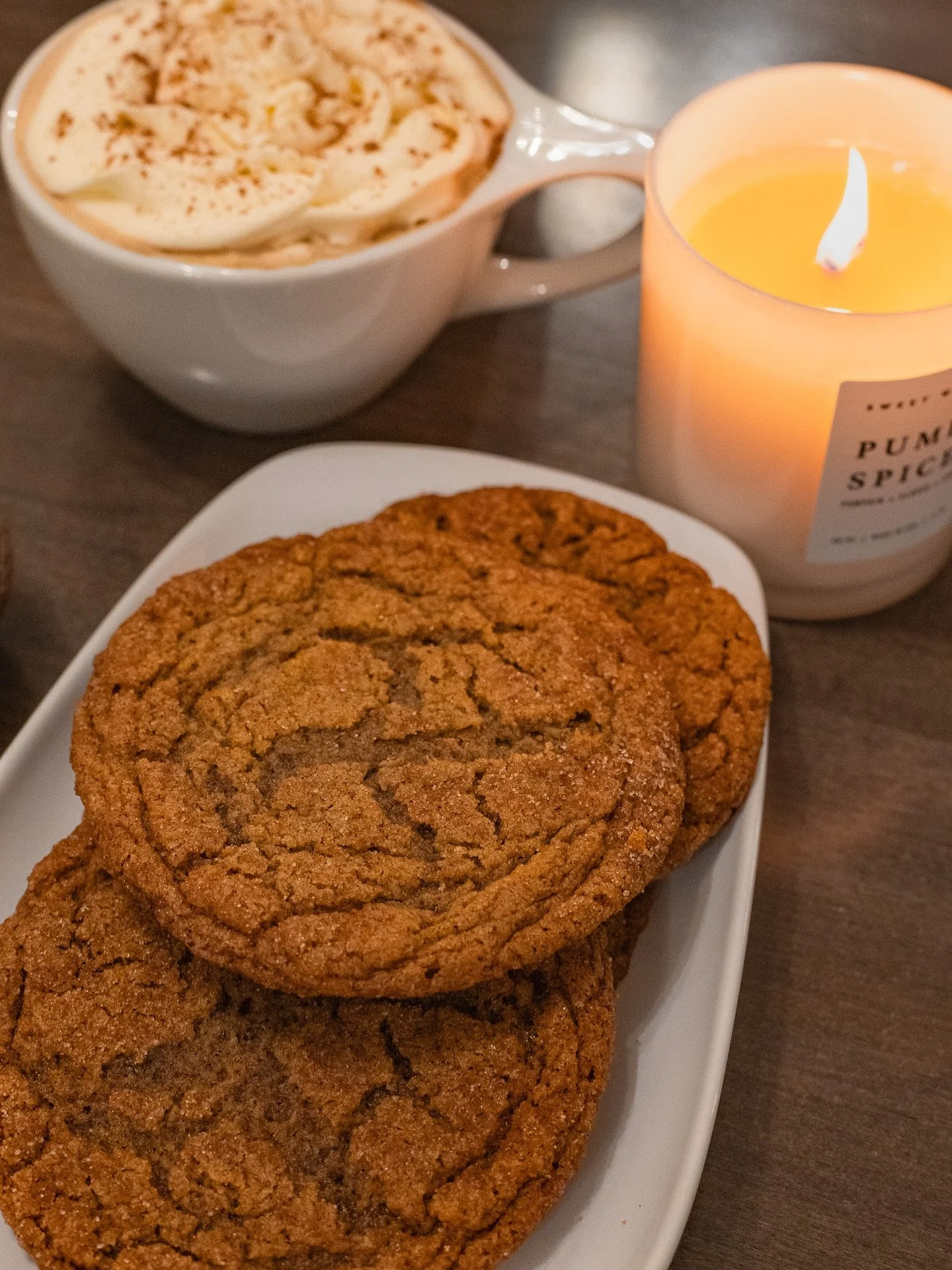 Pumpkin spice lattes and brown butter pumpkin cookies? The ultimate Halloween week duo 👻🎃

Treat yourself before they&rsquo;re gone! ☕️

#wisdells #huckleberrysicecreamandbakery #pumpkinspicelatte #downtowndells #waterparkcapitaloftheworld #fallfla