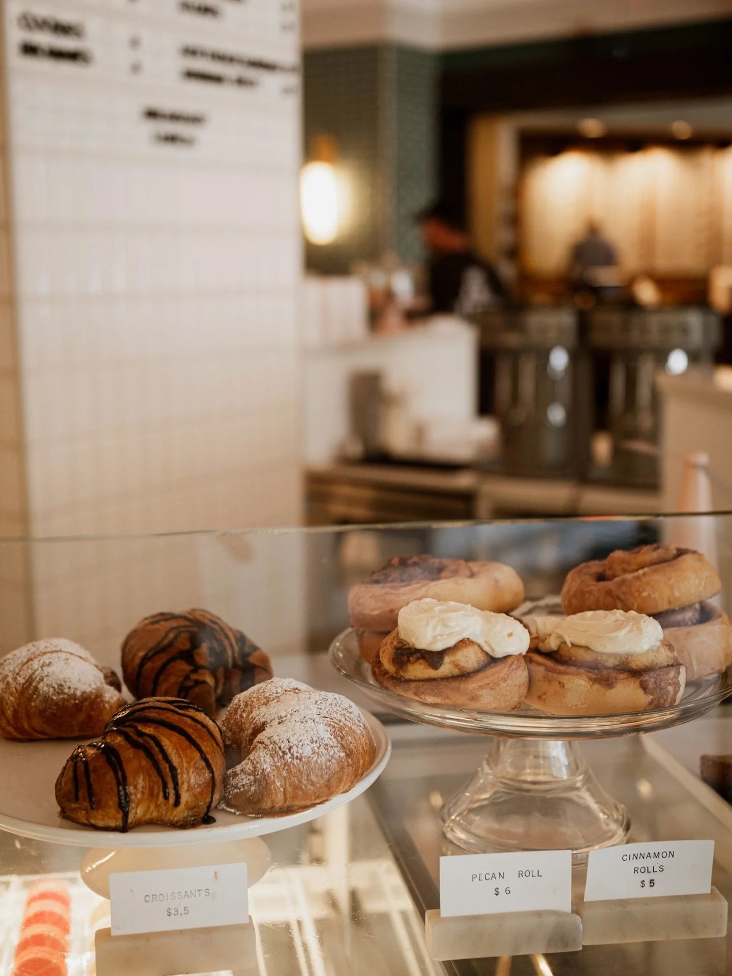 Do weekend plans get better than this? 🤤🥐

Only one way to find out &mdash; stop in and grab yours this weekend! ☕️

#wisdells #coffee #donuts #waterparkcapitaloftheworld #wisconsindellscoffee #downtowndells #huckleberrysicecreamandbakery #wisconsi