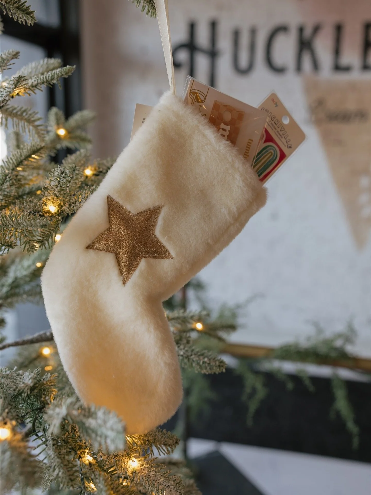 Still stuffing those stockings? We&rsquo;ve got a few goodies that fit just right. 🎁

Come see us this weekend for all your last-minute Christmas needs&mdash;and a yummy treat or two! 🍪😋

#wisdells #huckleberrysicecreamandbakery #downtowndells #ch