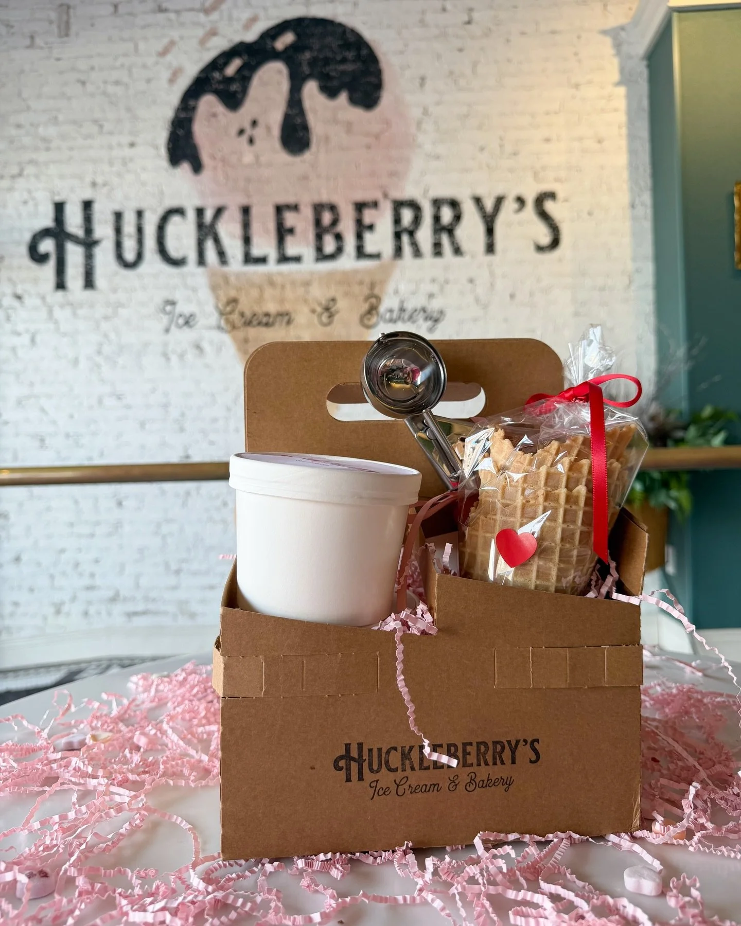 Valentine&rsquo;s Scoop &amp; Share Bundle is here! 💕🍨

Everything you need for the sweetest date night, family night, or girl&rsquo;s night in!

Each bundle includes:
&bull; Pints of ice cream (your choice of flavors!)
&bull; Waffle cones
&bull; T
