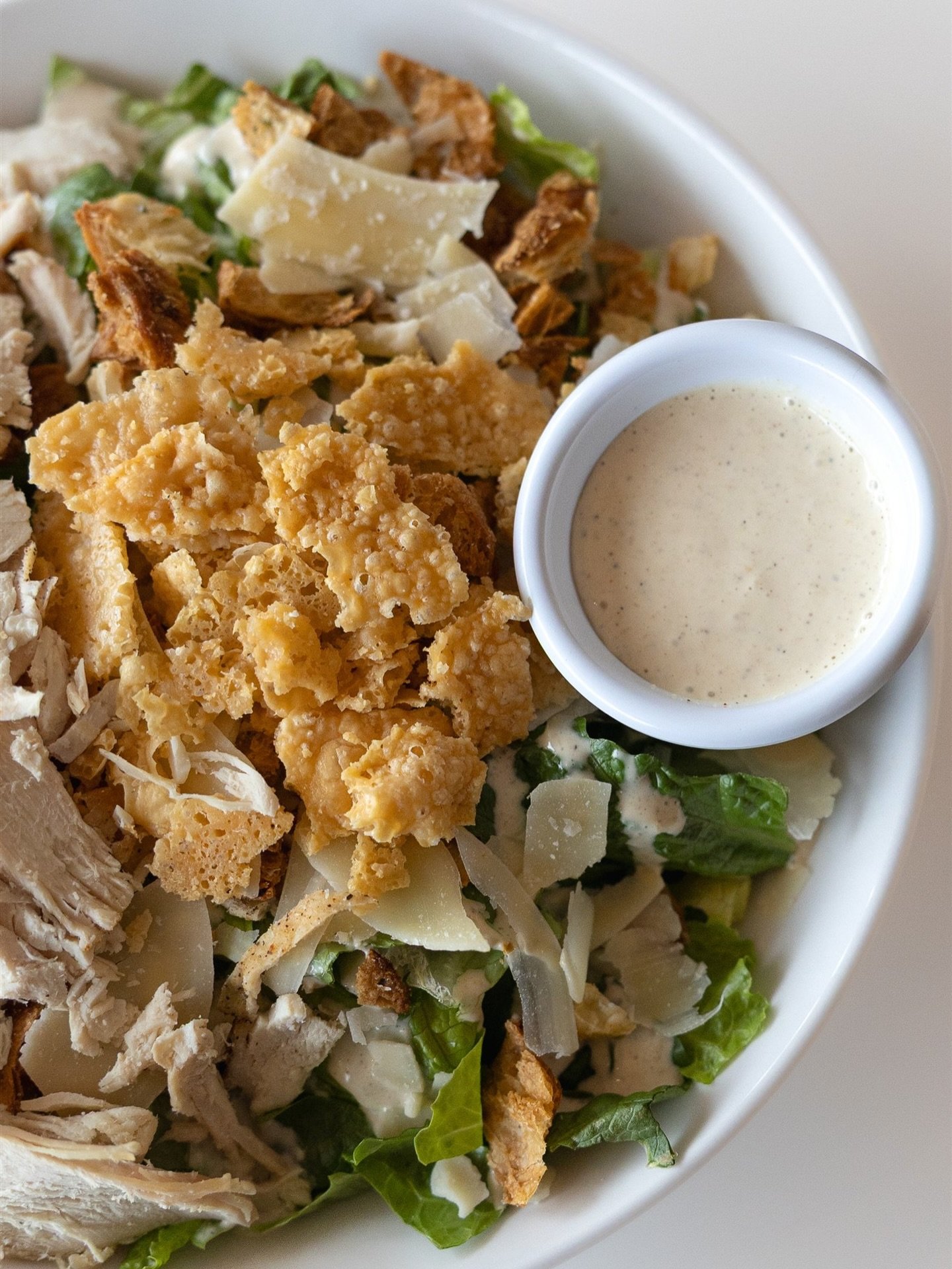 Just a Caesar salad for your feed 🤤

Crisp romaine, grilled chicken, and all the lunch cravings.

#wisdells #lunch #wisconsinfoodie #ceasarsalad #waterparkcapitaloftheworld