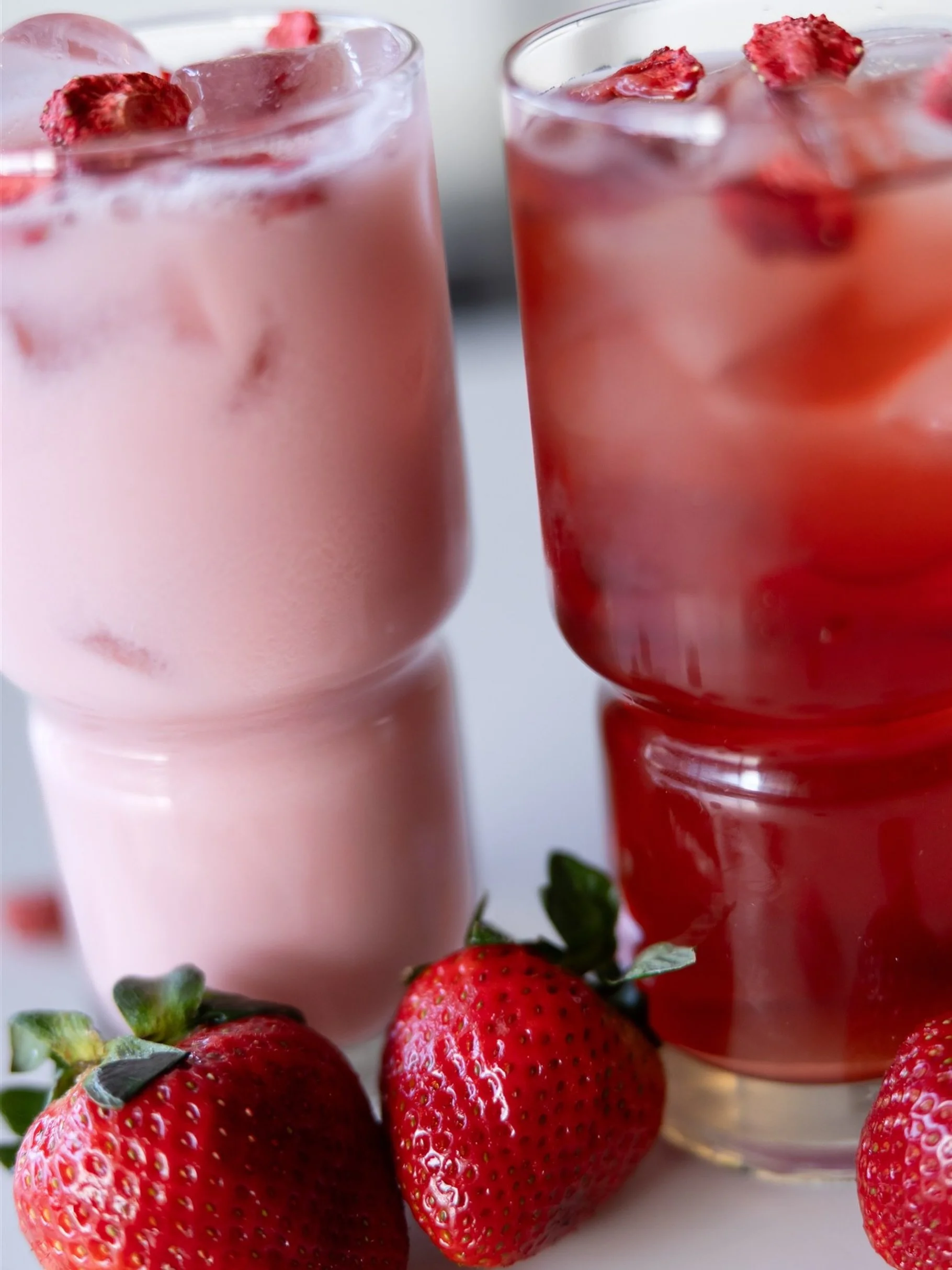 Coconut milk or lemonade&mdash;what are you grabbing? 🥥

Seasonal refreshers are here. Come try them this weekend!

#refreshers #wisconsindells #waterparkcapitaloftheworld #thedells #huckleberrysicecreamandbakery