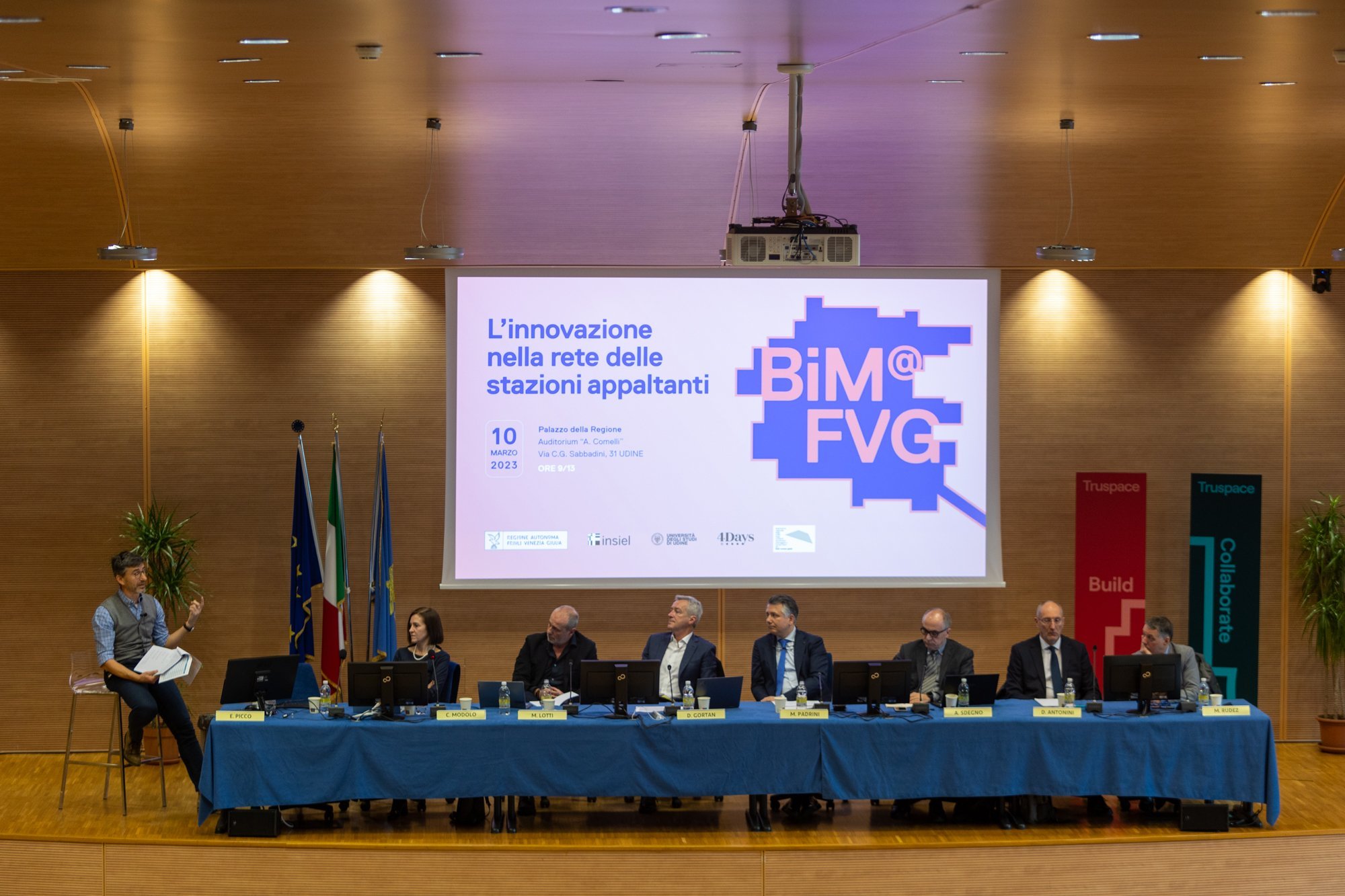  Seminario BIM@FVG | Da sinistra: Ennio Picco (Direttore Tecnico Cimolai), Cristina Modolo (Direttore Servizio Lavori pubblici ed edilizia tecnica Regione FVG), Marco Lotti (AD 4Days), Daniele Gortan (Direttore ComPA FVG), Marco Padrini (Direttore Ce