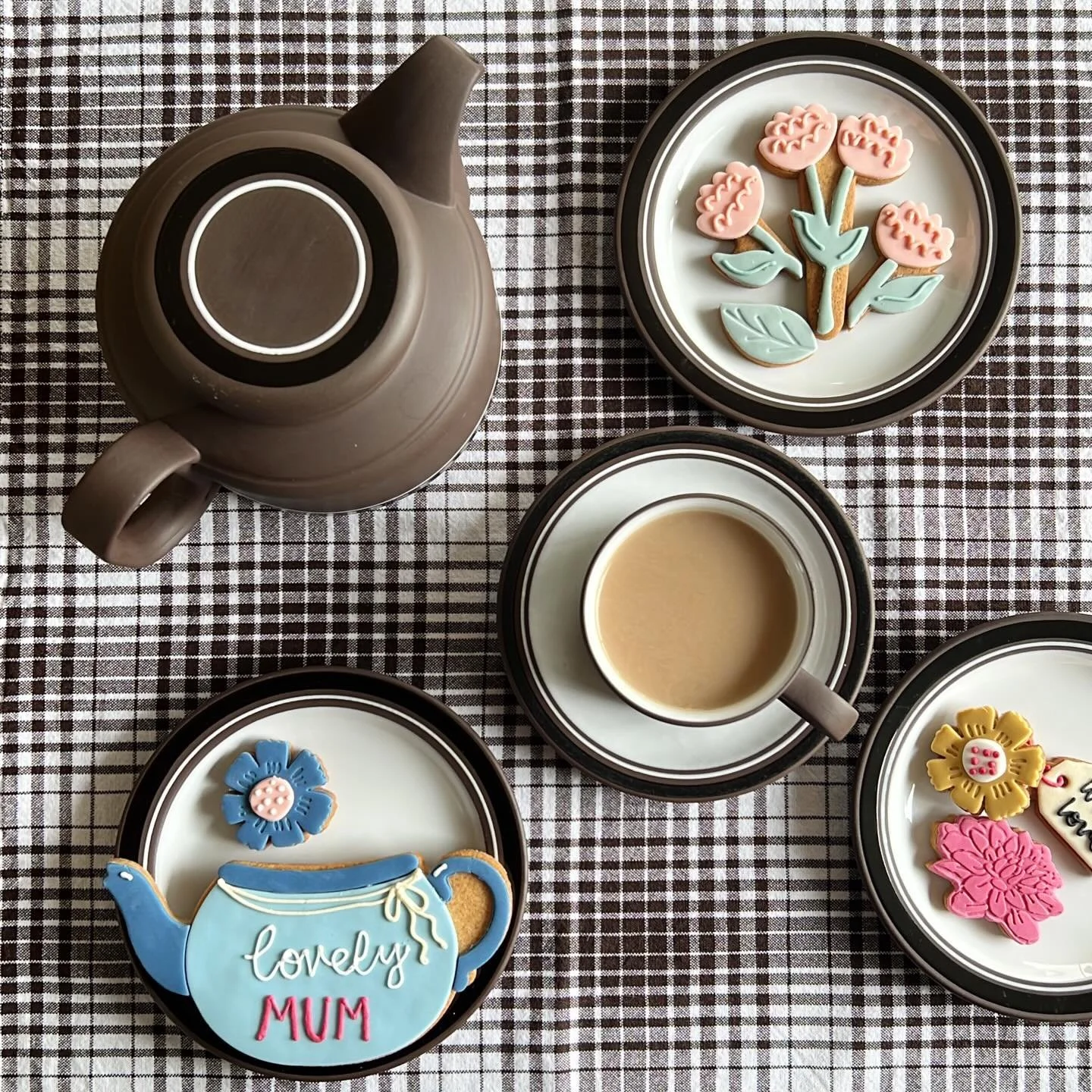 These delicious biscuits from @honeywellbakes are the perfect way to say thank you&hellip; As an extra treat I have a 20% discount code for you - tanyataylorstylist20 #happymothersday #gifted #honeywellbakes