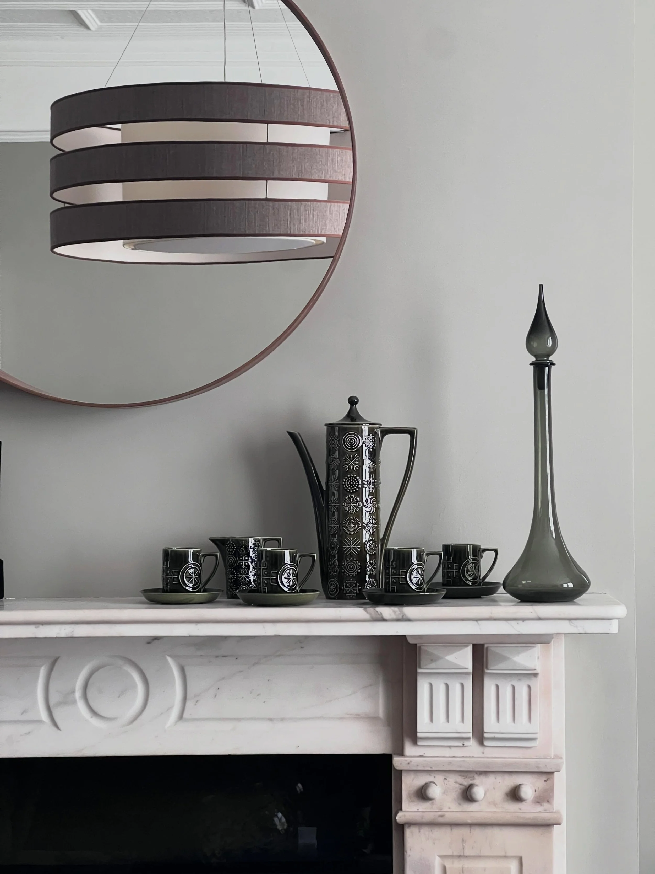 Styling a mantle piece? Go with a vintage coffee. Works every time! 
Details: 
Paint colour is Hardwick white @farrowandball 
Coffee set is Totem by Portmerion.  For similar check out @the_blind_mole