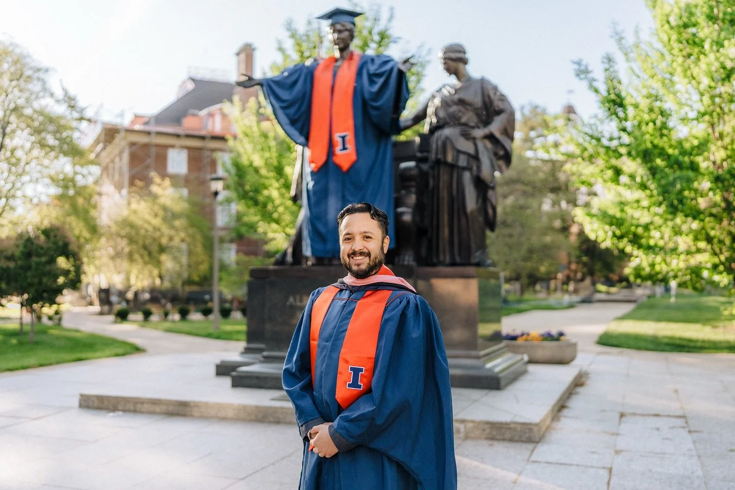 Graduation season is here~ Book your session today!Congratulations to all all soon to be graduates 💙🧡