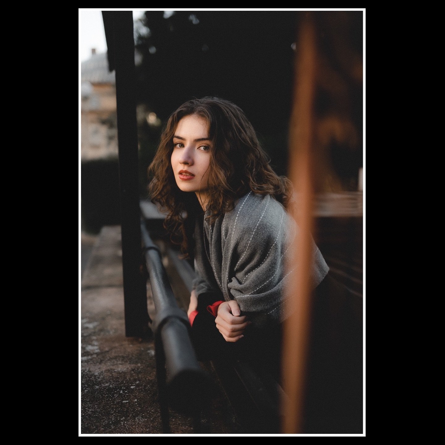 Vintage a moderné objektívy, nové štýly editácie a niekoľko street portrétov s @viki24321 📷
📷 nikon zf
🔭 Nikkor 40mm, Super Takumar 50/1.4 (1964)
#portrait #moodygrams #autumn #nikonzf #portaitphot