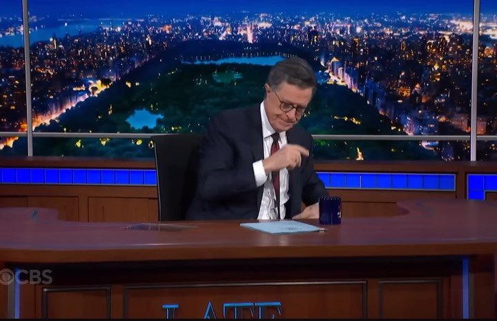 Stephen Colbert trying to read DS+R&rsquo;s Blue Dream House build strategy = pure comedy. He almost didn&rsquo;t make it. 😂

📸 Iwan Baan