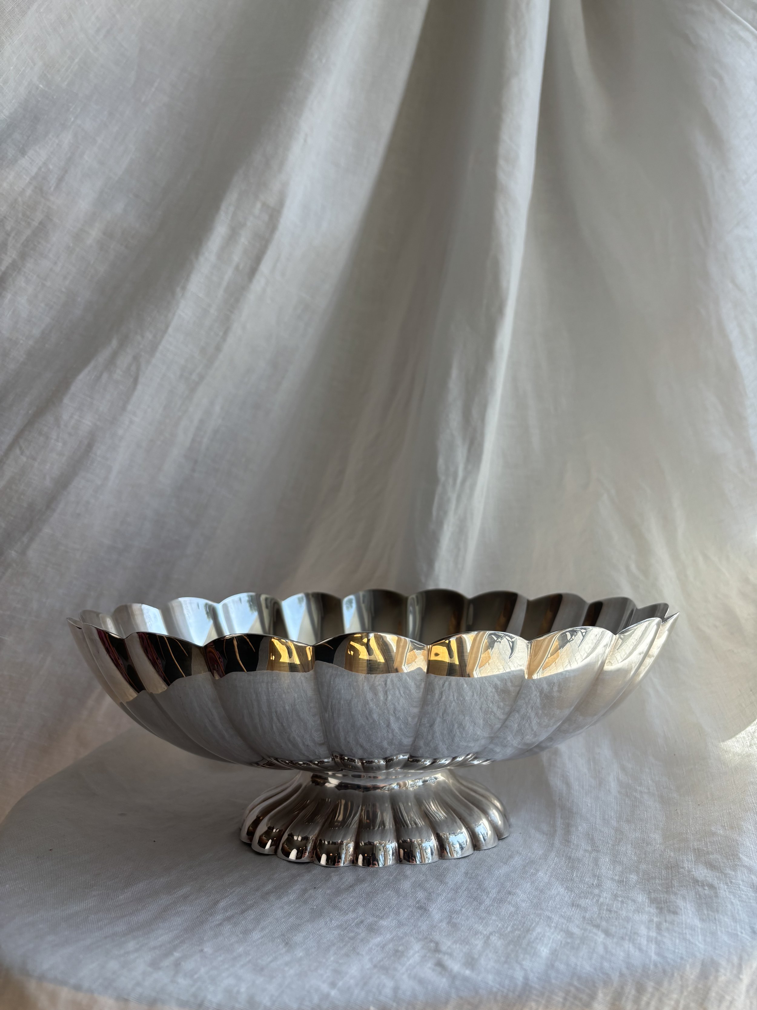 Scalloped Serving Bowl