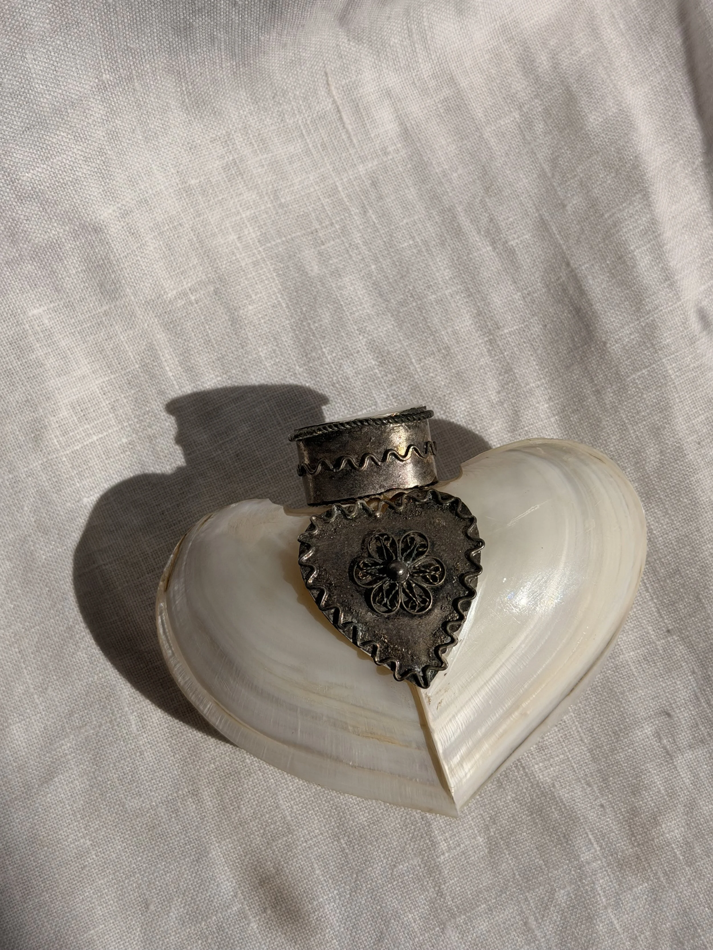 Mother of Pearl Snuff Bottle - III