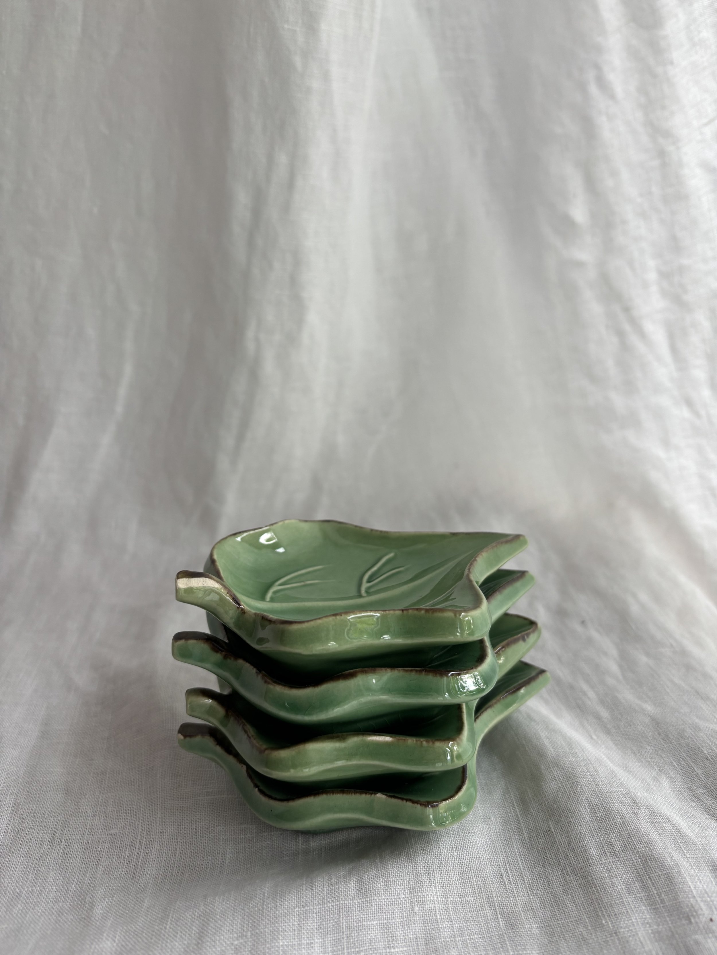 Petite Provençale Leaf Dishes
