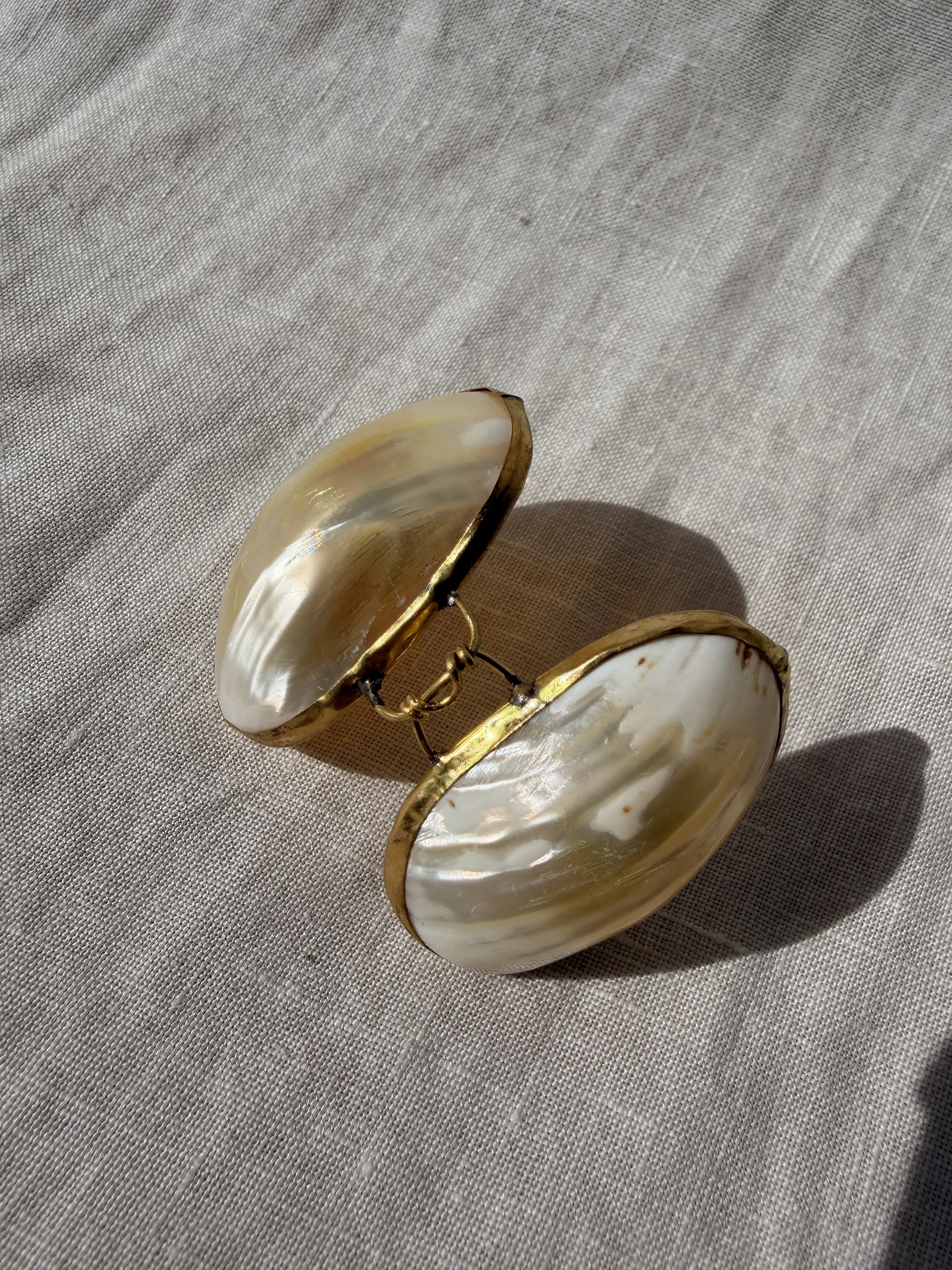 M.O.P. Shell Pill Case