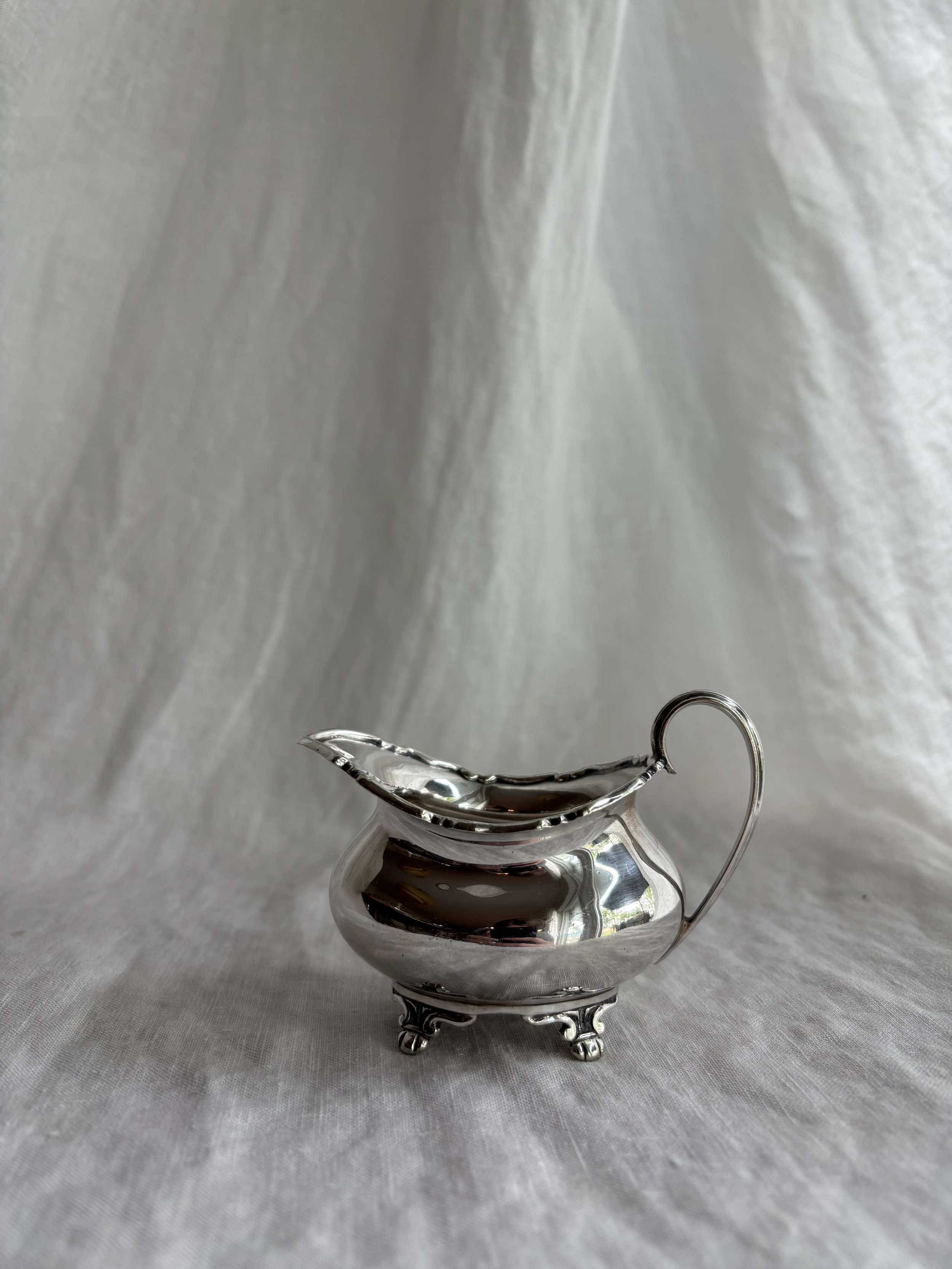 Petite English Creamer
