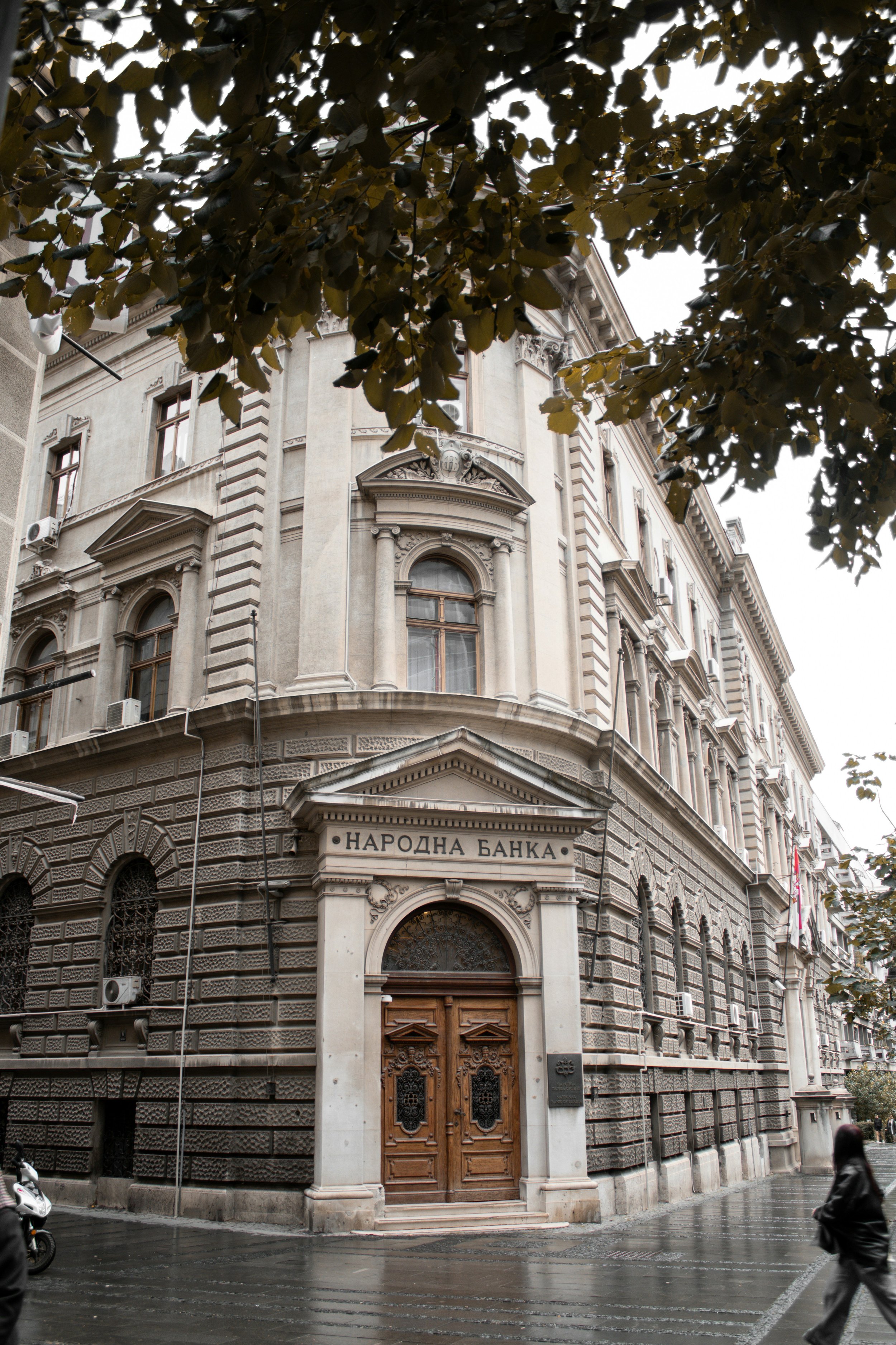 Bank of Serbia from  Viktoriia Kondratiuk auf Unsplash