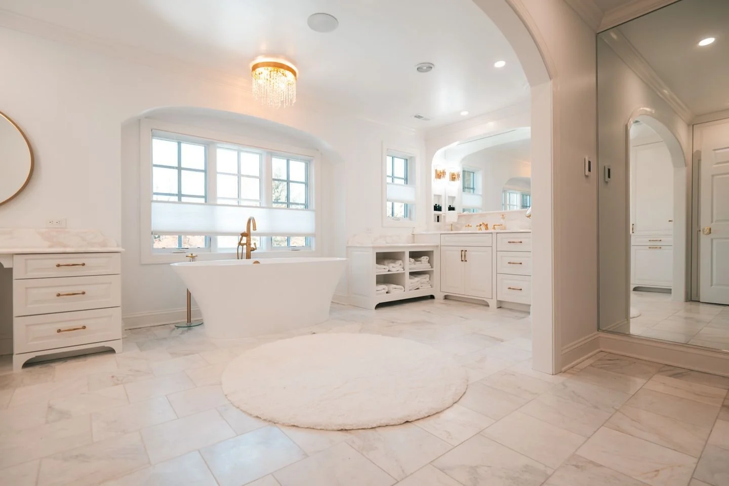Spa-day luxury, right at home. A bright, airy retreat designed for everyday comfort and quiet moments.

#Renovation  #BathroomDesign  #CustomHome  #FreshSpaces  #LuxuryInteriors  #BuildWithUs #devonpa #bathroomrenovation