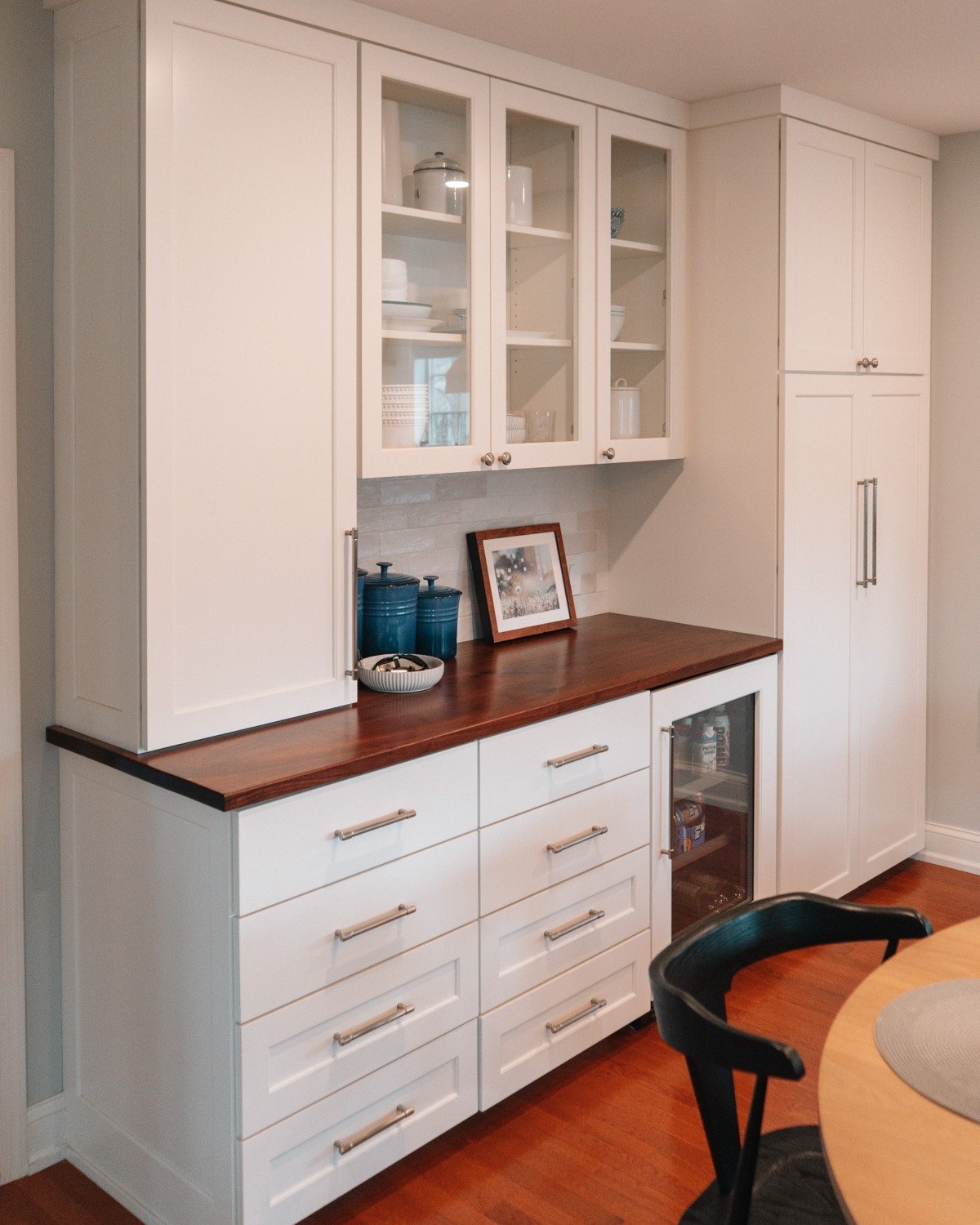 Is there such a thing as too much storage? We don&rsquo;t think so 👀  This custom kitchen hutch proves you can have style + space all in one. Premium cabinetry, built local.

#WestChesterPA #CustomCabinetry #KitchenStorage #HomeDesign #BuiltLocal #Q