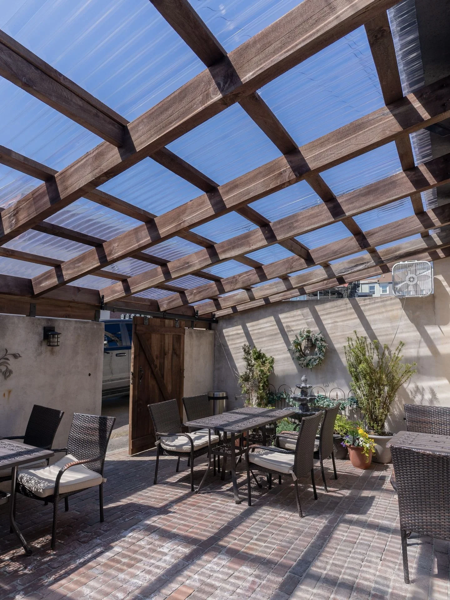 Just in time for patio season ☀️ @pietrosprime newest addition is officially up.

A custom pergola that brings the right amount of rustic charm while keeping things cool and covered.

Big thanks to @westchester.woodworks for crafting beams and custom