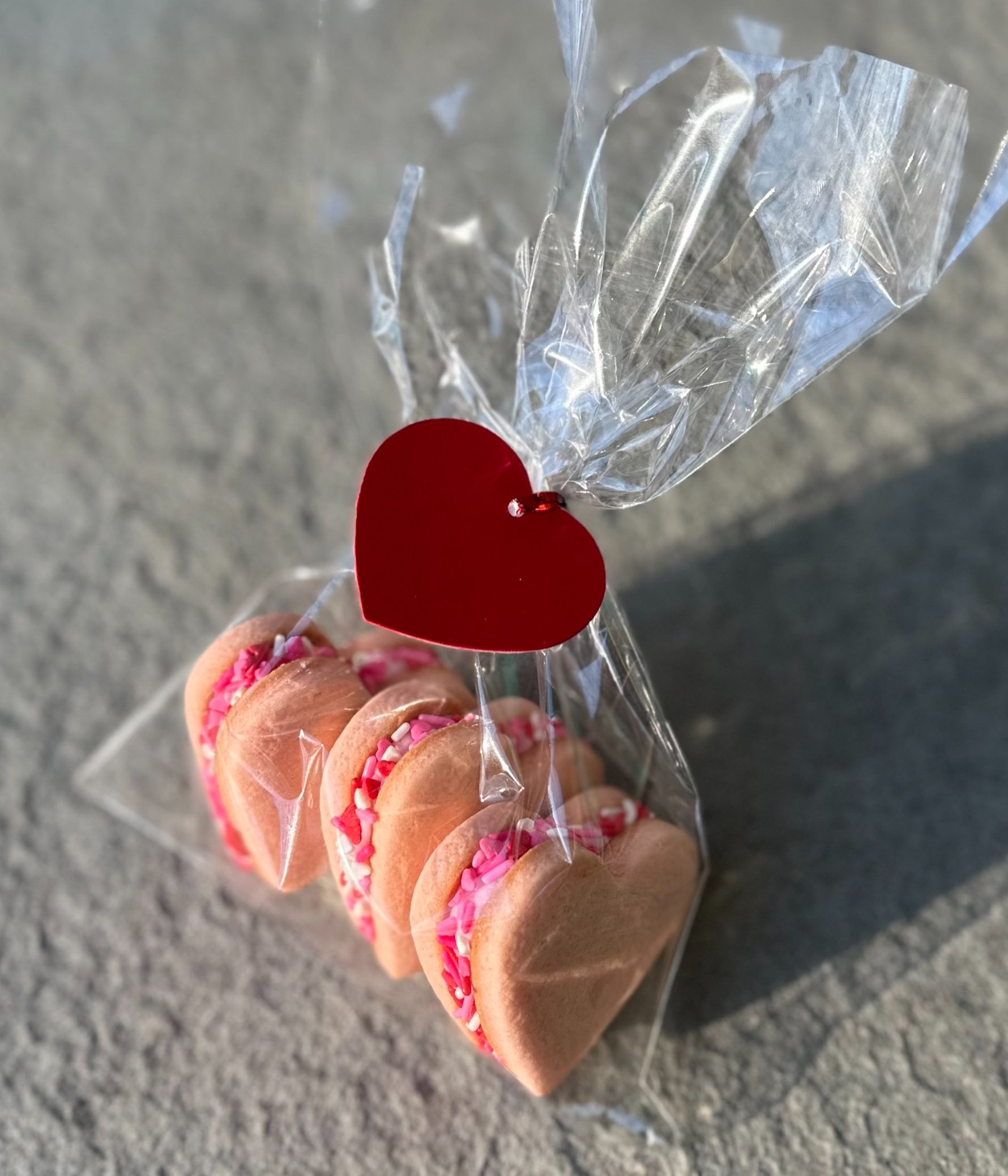 M%26M+Bakery+VDAY+Cookie+Sandwiches.jpg