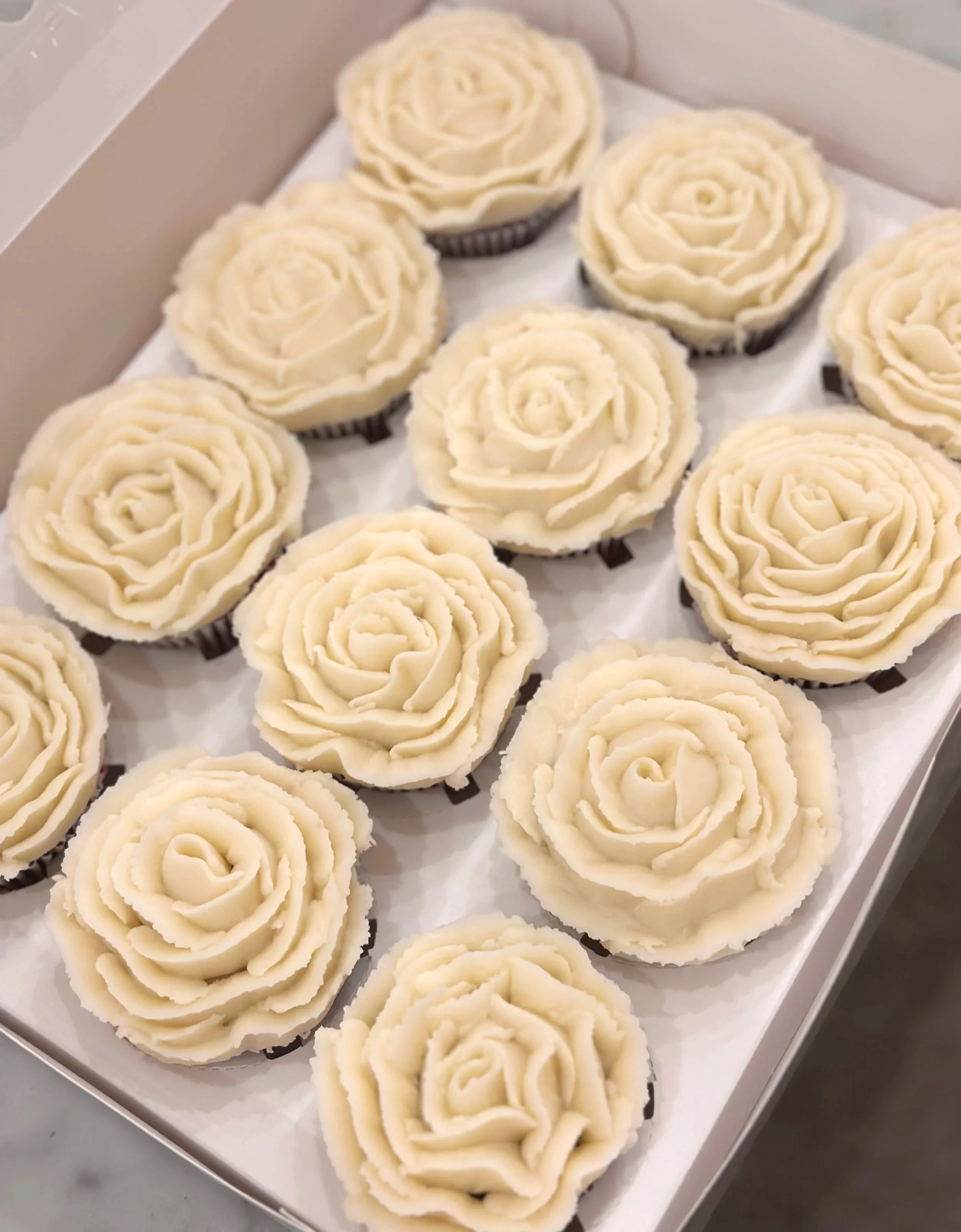 M%26M+Bakery+White+Roses+Cupcakes.jpg