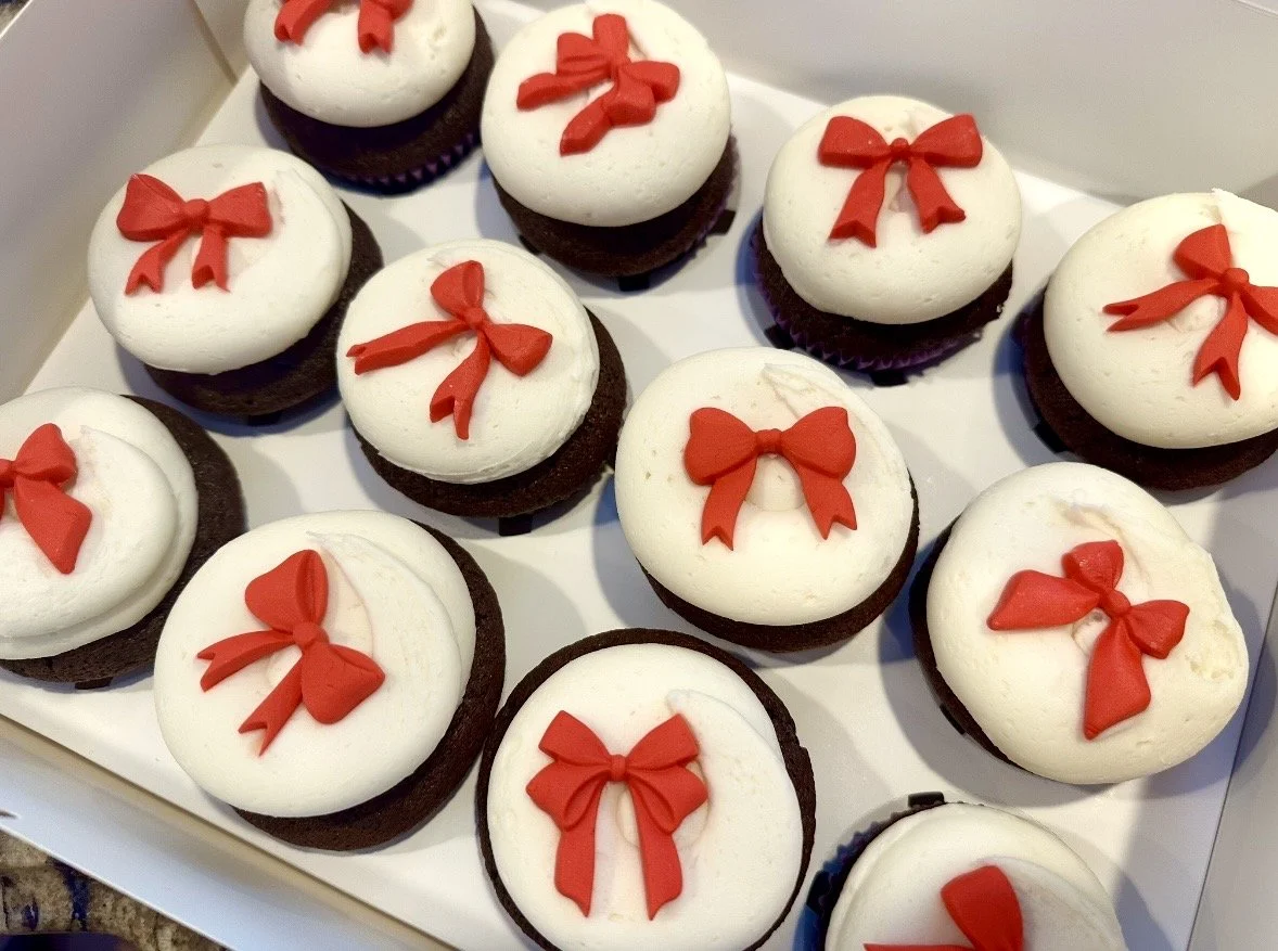 red bow cupcakes.jpg