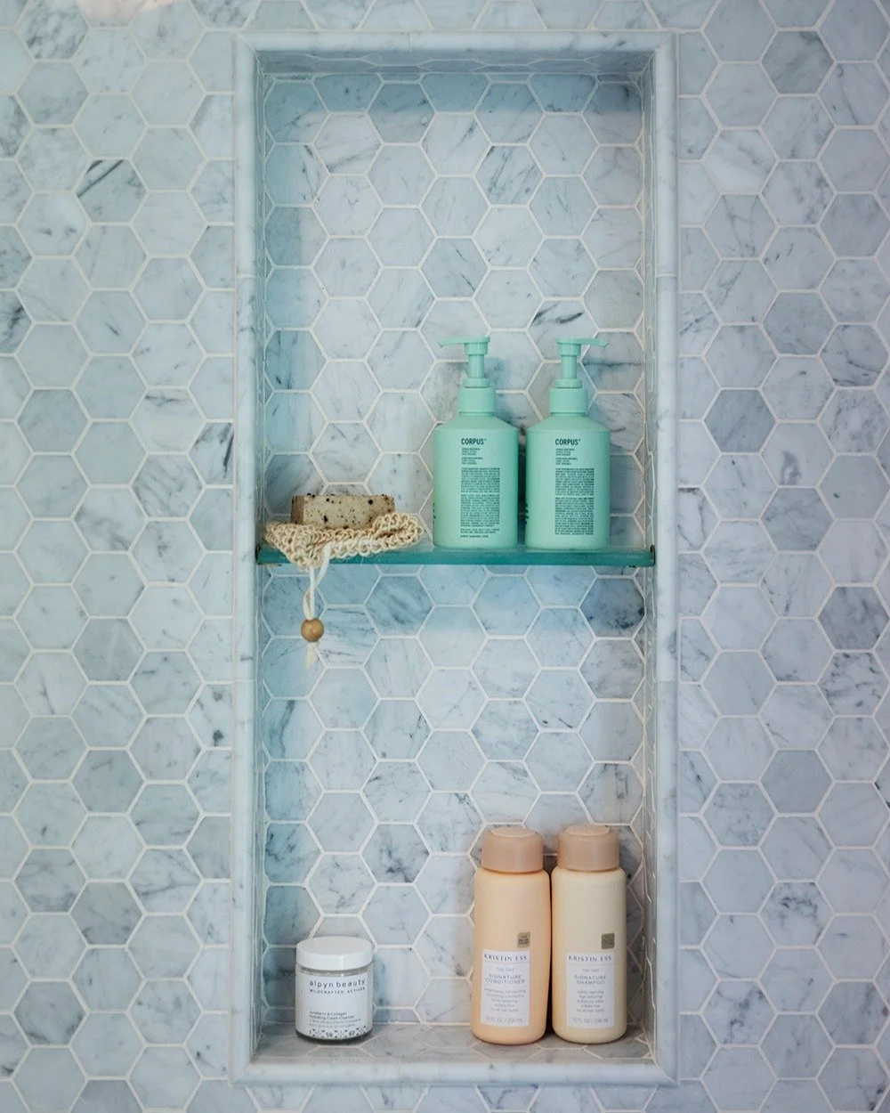 Tile work from a master at our Village Colonial renovation in the heart of Bovina, NY. Honed marble hex, super special and super precise.

Photo credit: @rogercasasphoto
GC: Danny Zale

#marbletile #showerniche #upstatearchitect #upstatehouse