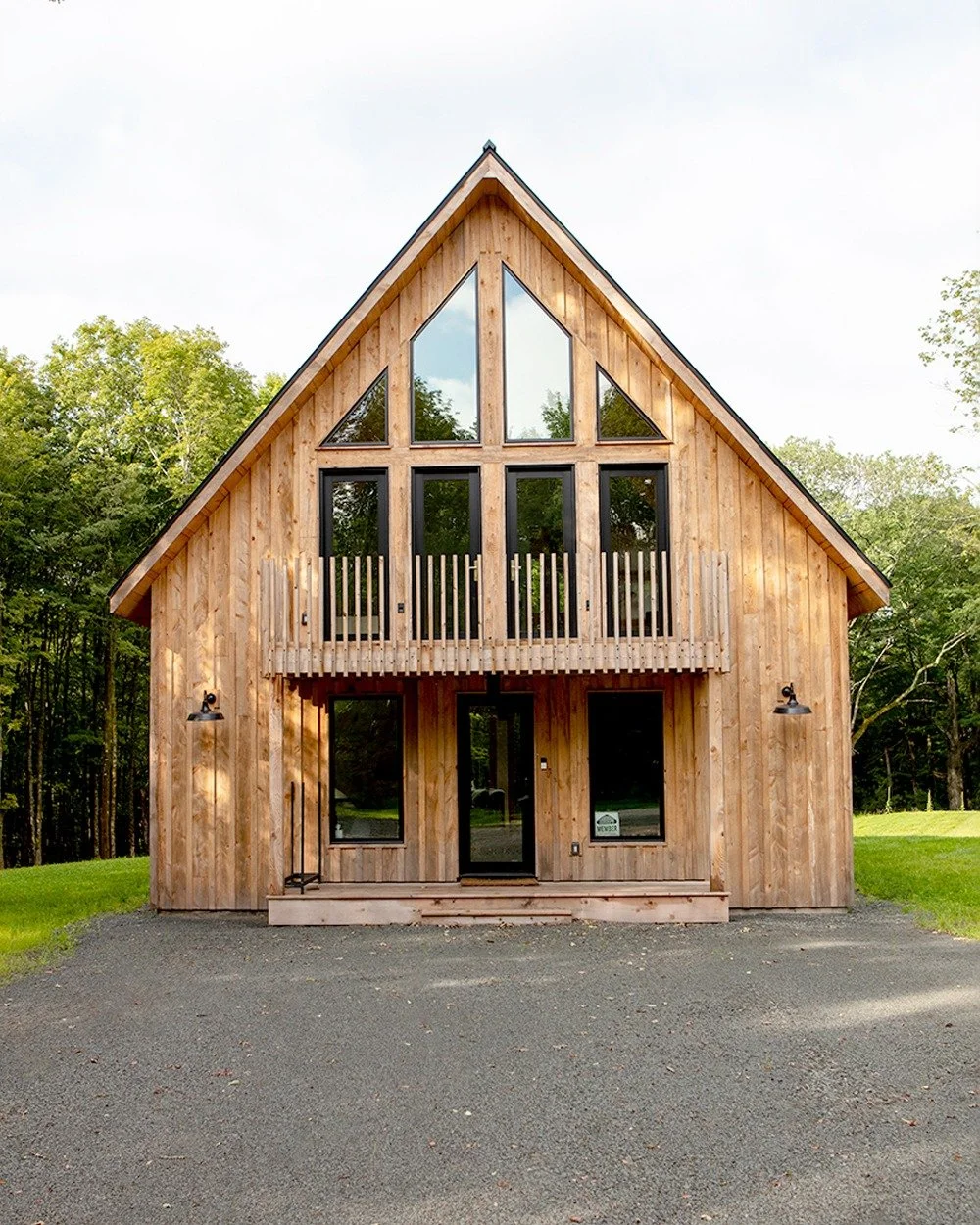 A composed building elevation is important to us. Some views of the garage/studio outbuilding at our Ski House project in Roxbury, NY.

Photo credit: @torkilnyc 
GC: @constructiontab 

#upstatearchitecture #upstatehouse #roxburyny