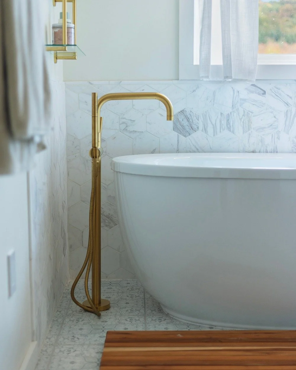 Bathroom details at our Huska Road Renovation. Light, bright, and only a little mid-century.

Photo credit: @rogercasasphoto 
GC: @fine.finishes 

#gutrenovation #marbletile #bathroomrenovation #catskills