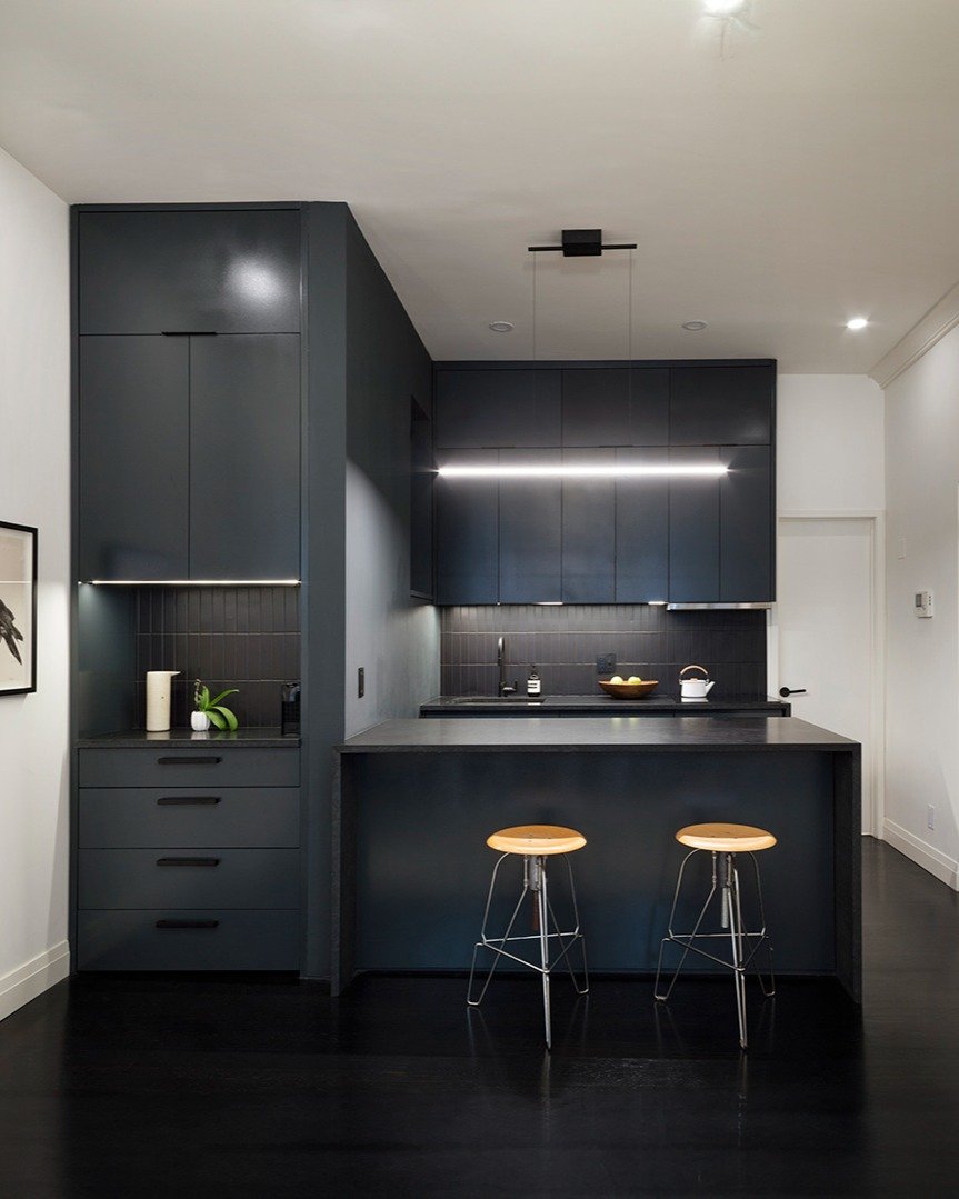 A high contrast kitchen at our condo renovation project in Chelsea. This palette holds nothing back -- bold, tactile, and luscious.

Photo credit: @rogercasasphoto 
GC: Capri Construction

#condorenovation #contrast #newyorkapartments #interiorarchit